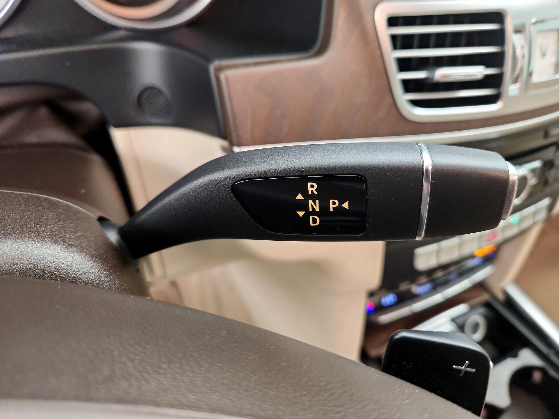 Thumbnail: 2015 Mercedes-Benz E-Class - 16