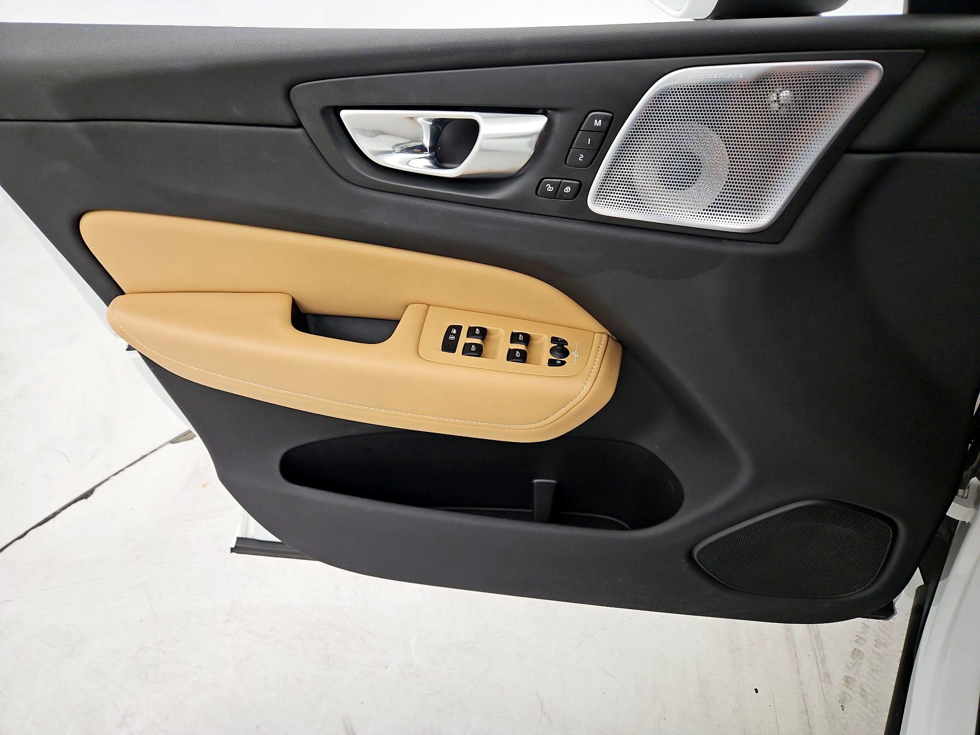 Thumbnail: 2022 Volvo XC60 - 12