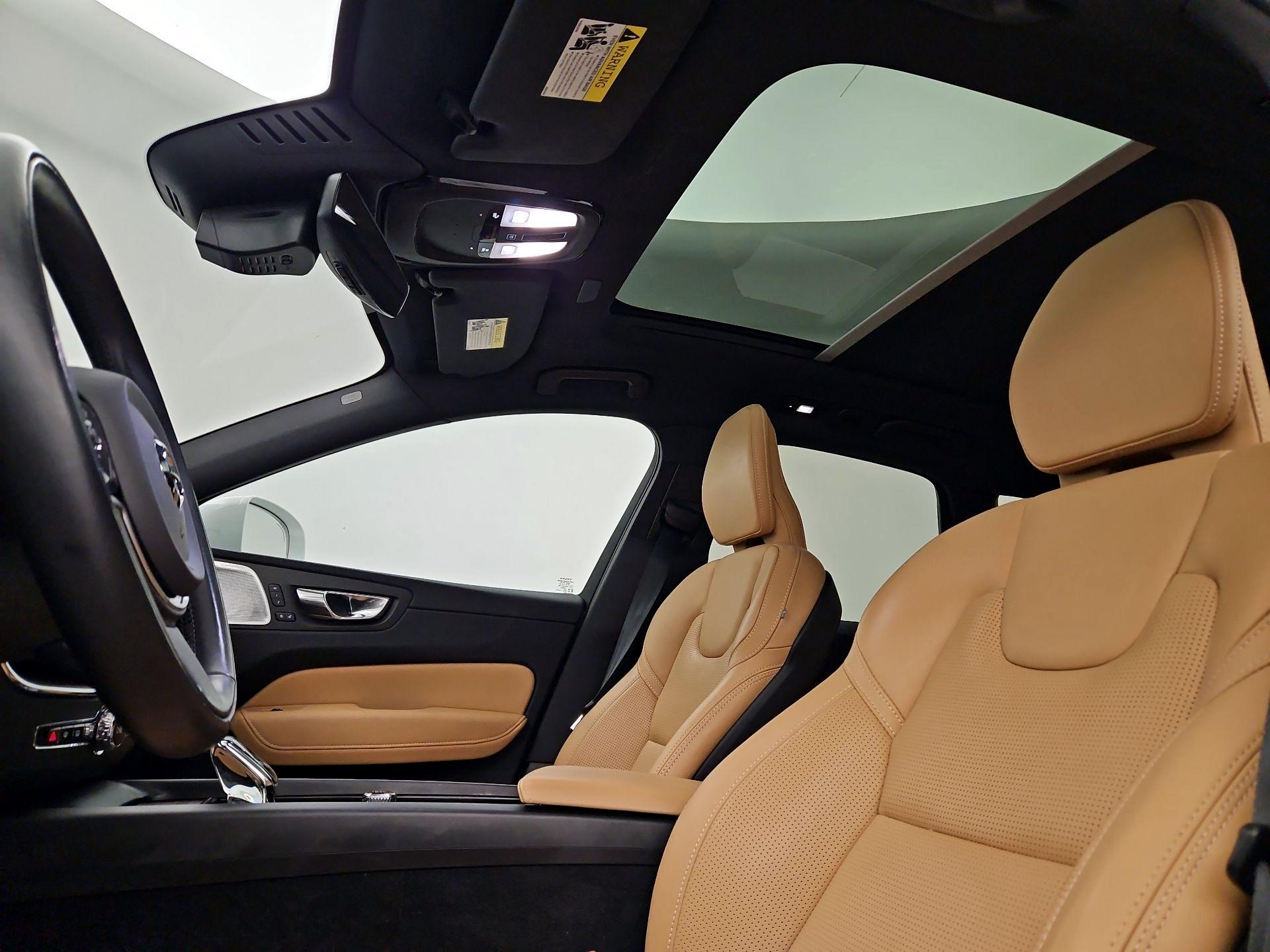 Thumbnail: 2022 Volvo XC60 - 18