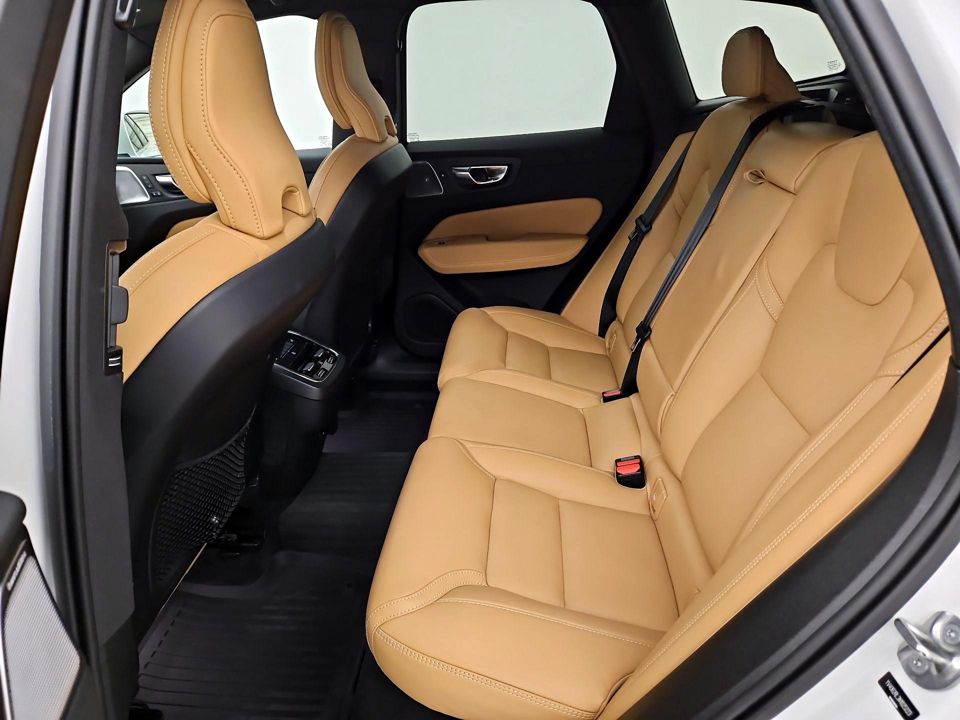 Thumbnail: 2022 Volvo XC60 - 19