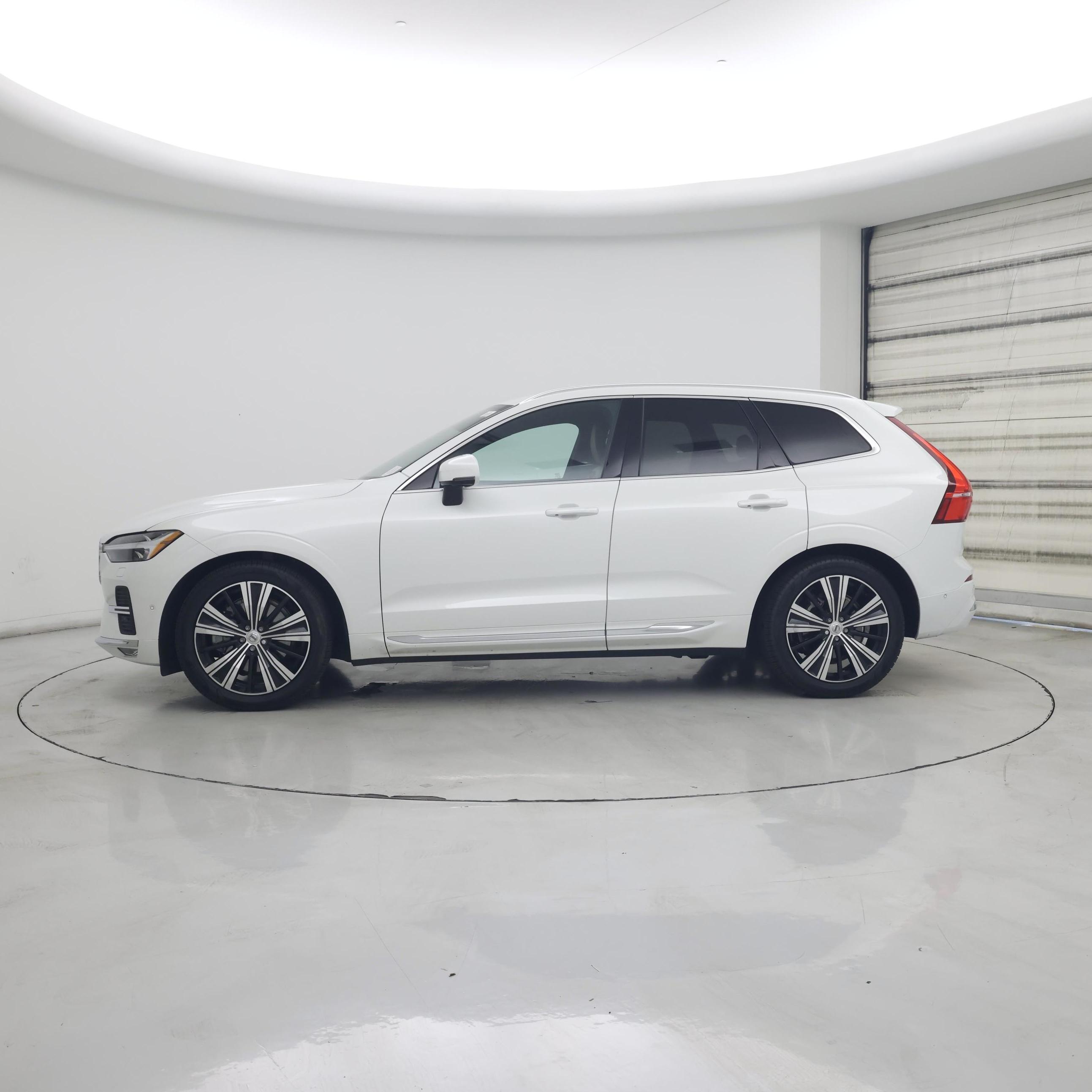 Thumbnail: 2022 Volvo XC60 - 3