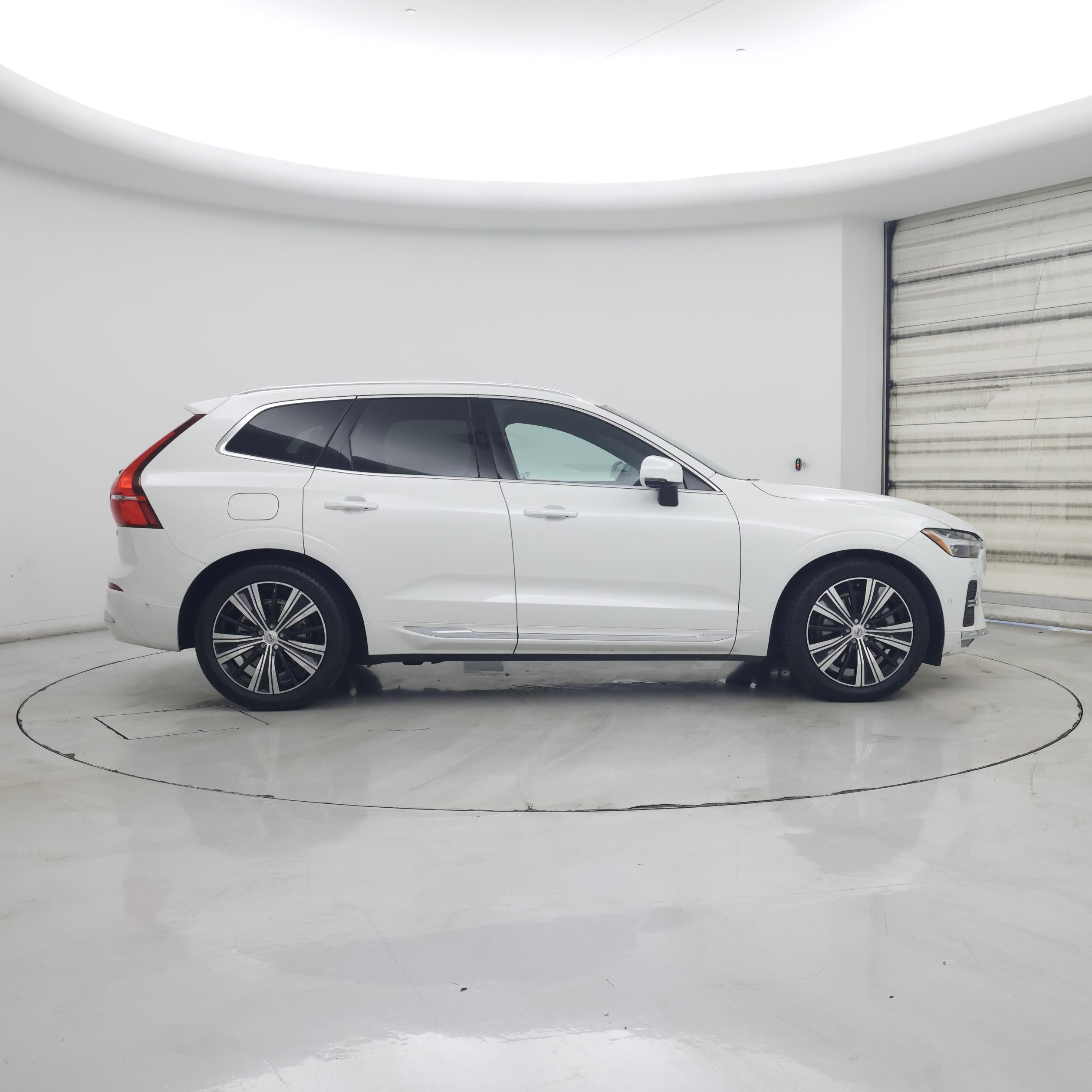 Thumbnail: 2022 Volvo XC60 - 7