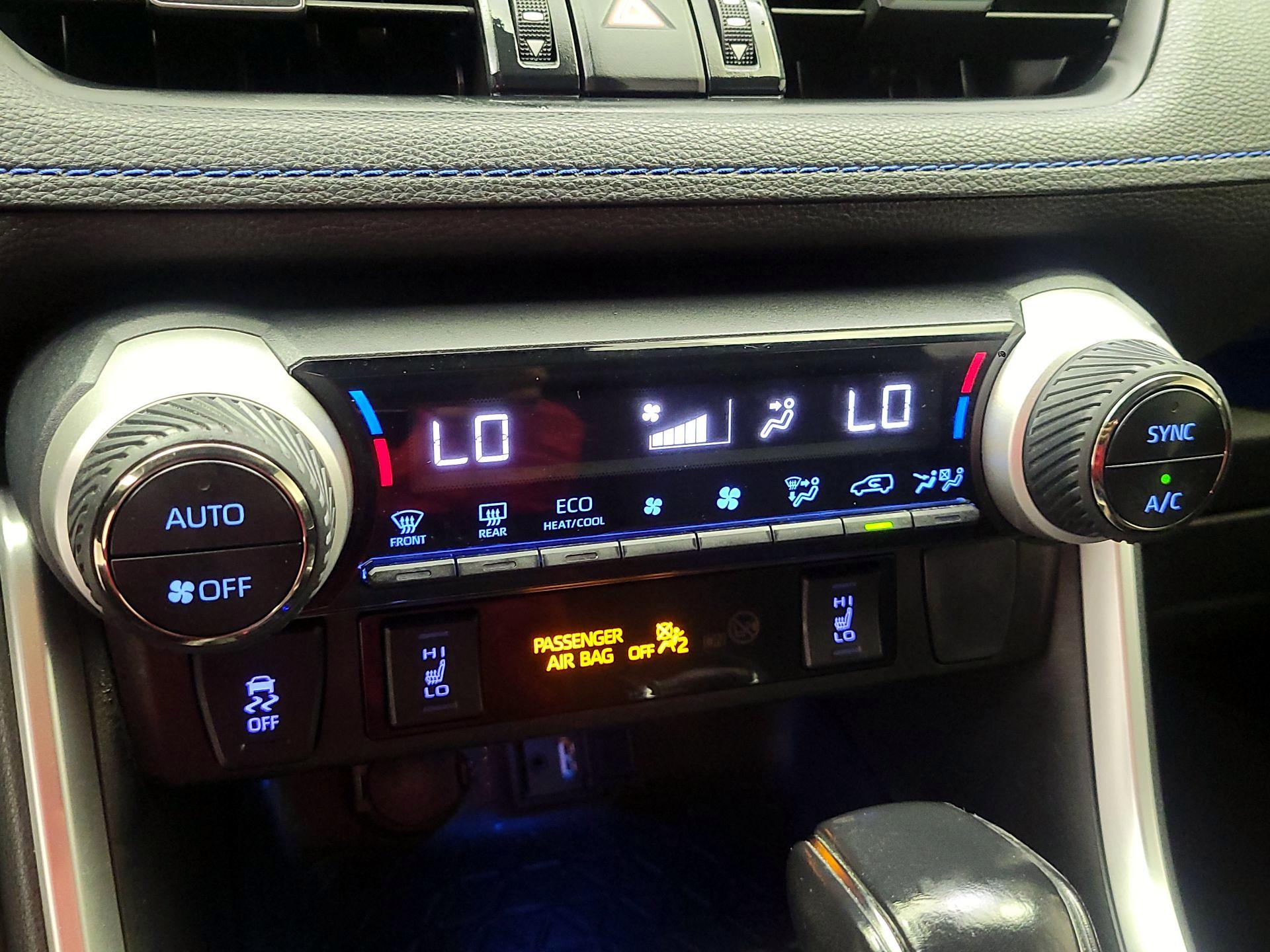 Thumbnail: 2019 Toyota RAV4 - 17