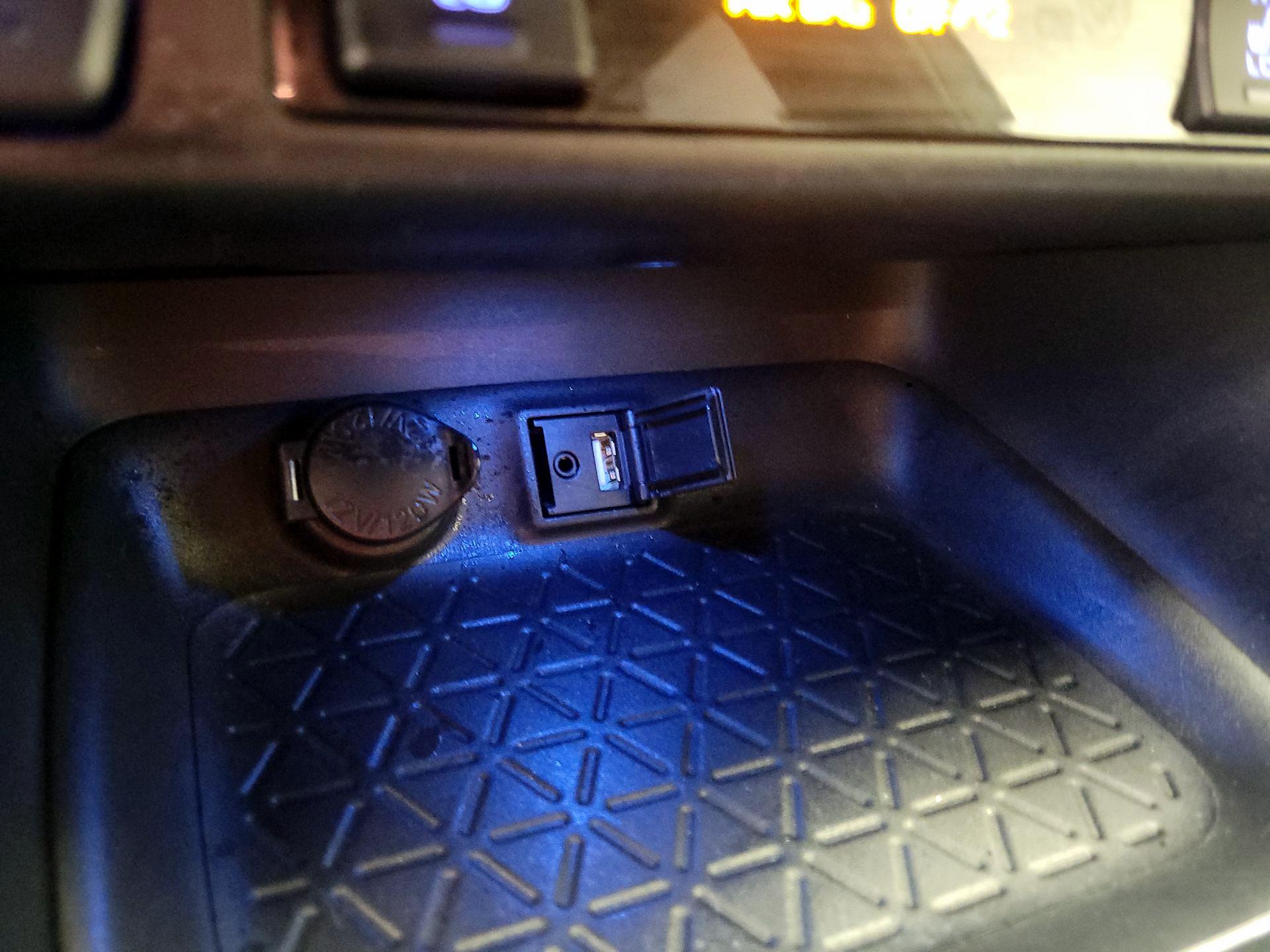 Thumbnail: 2019 Toyota RAV4 - 19