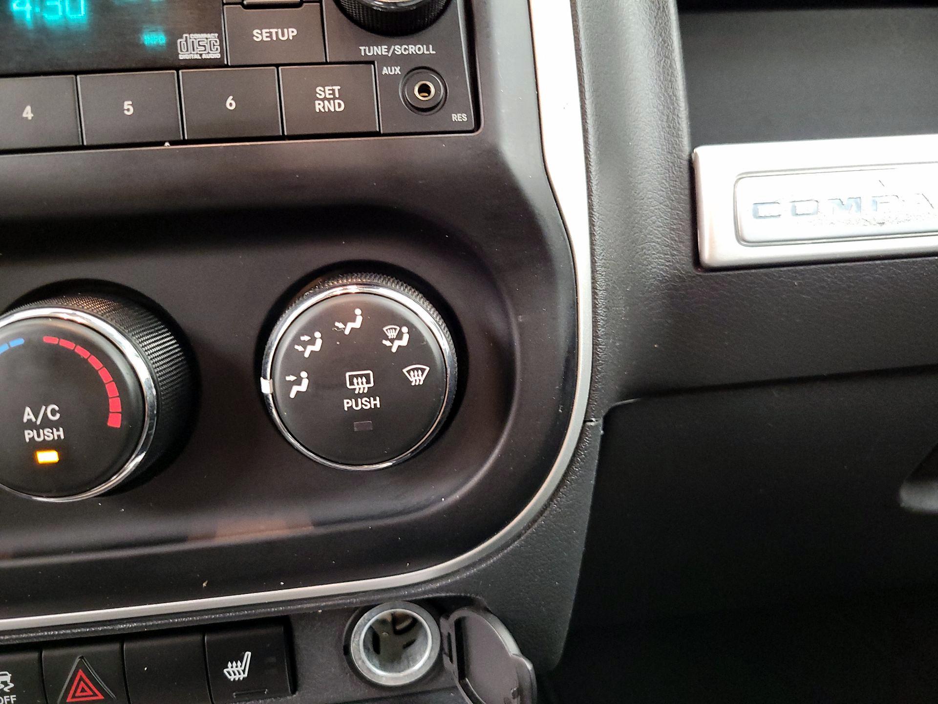 Thumbnail: 2016 Jeep Compass - 14