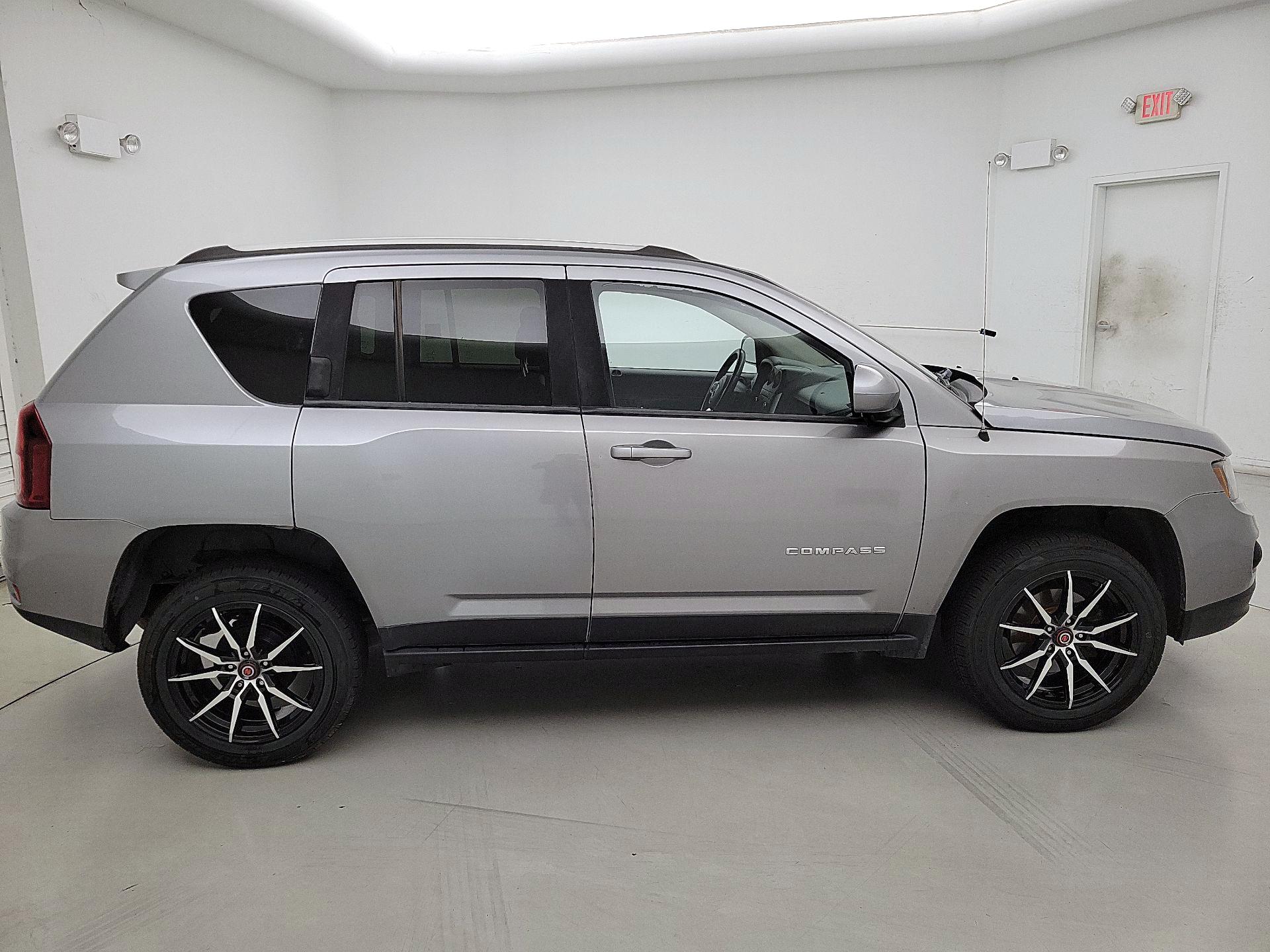Thumbnail: 2016 Jeep Compass - 4