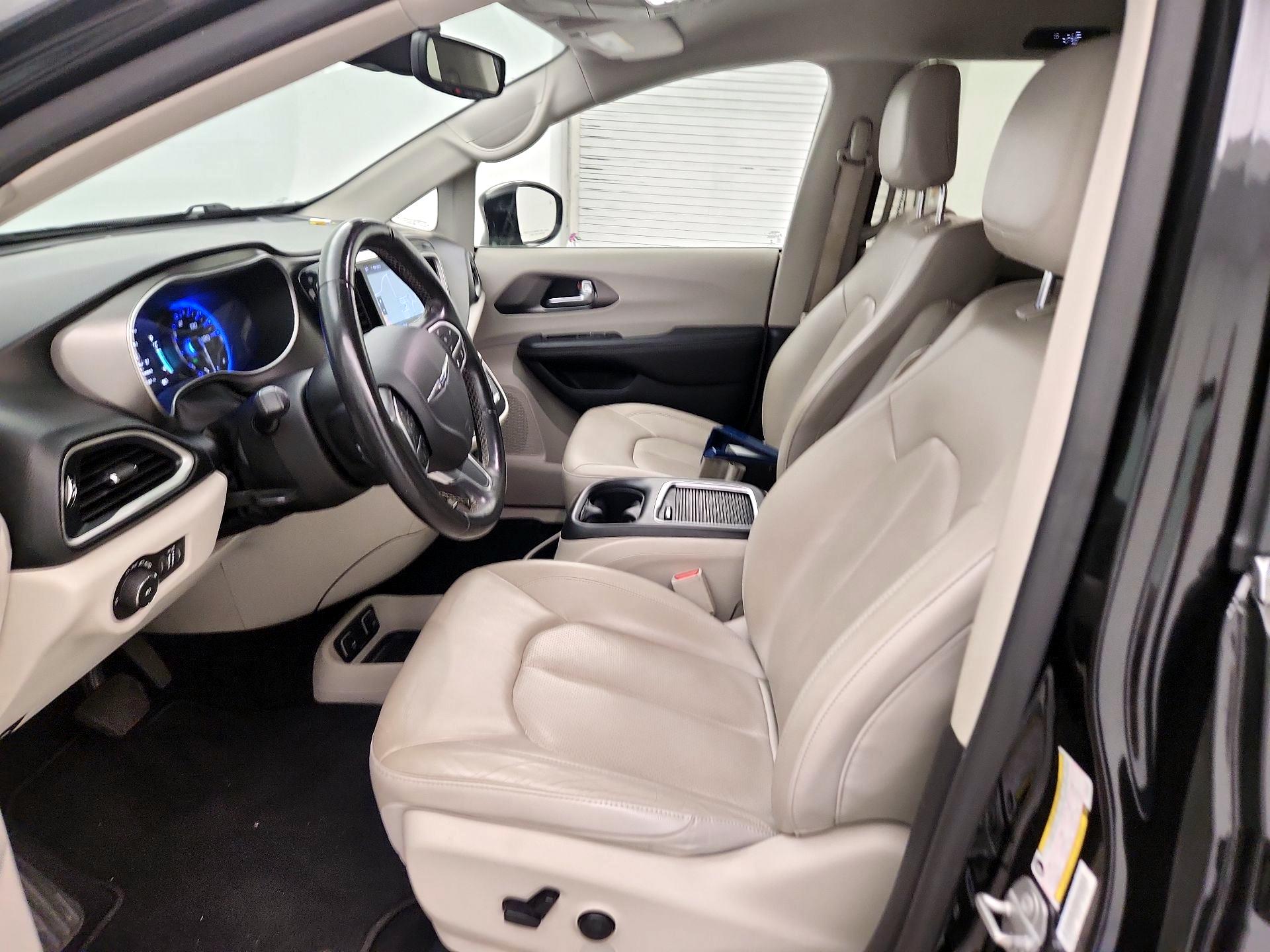 Thumbnail: 2020 Chrysler Pacifica - 11