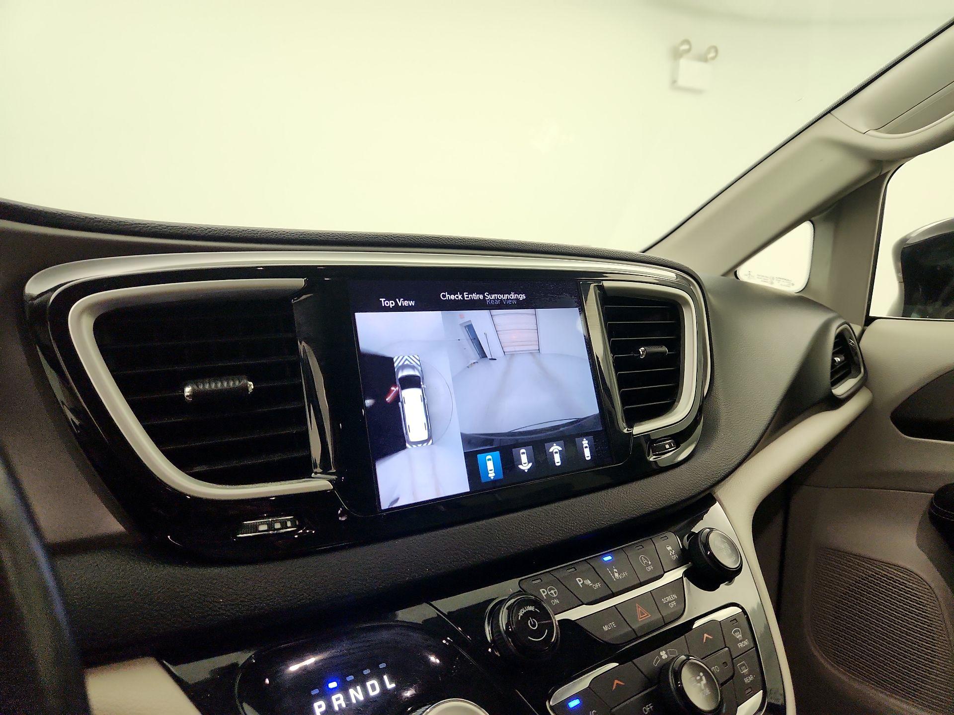 Thumbnail: 2020 Chrysler Pacifica - 15