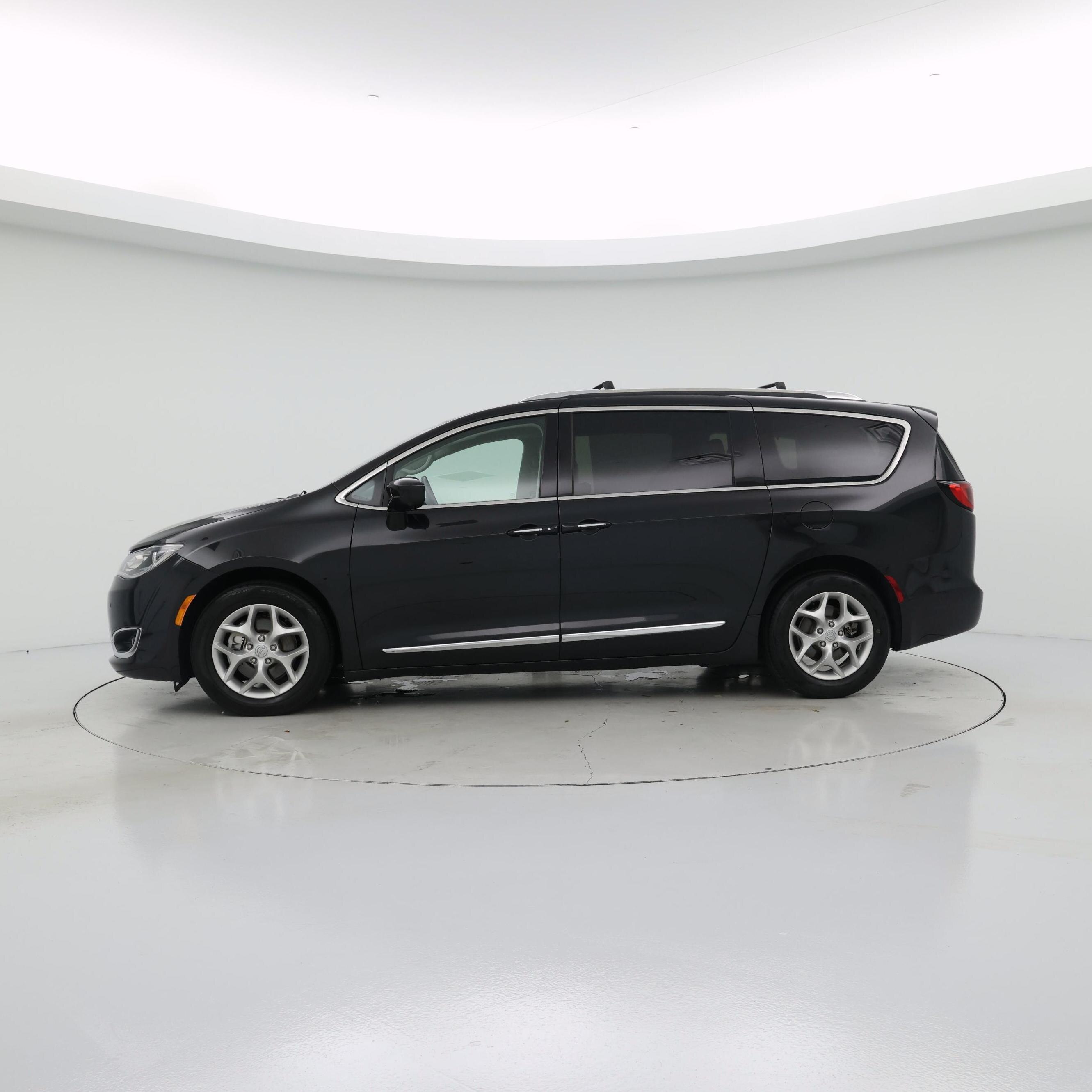 Thumbnail: 2020 Chrysler Pacifica - 3