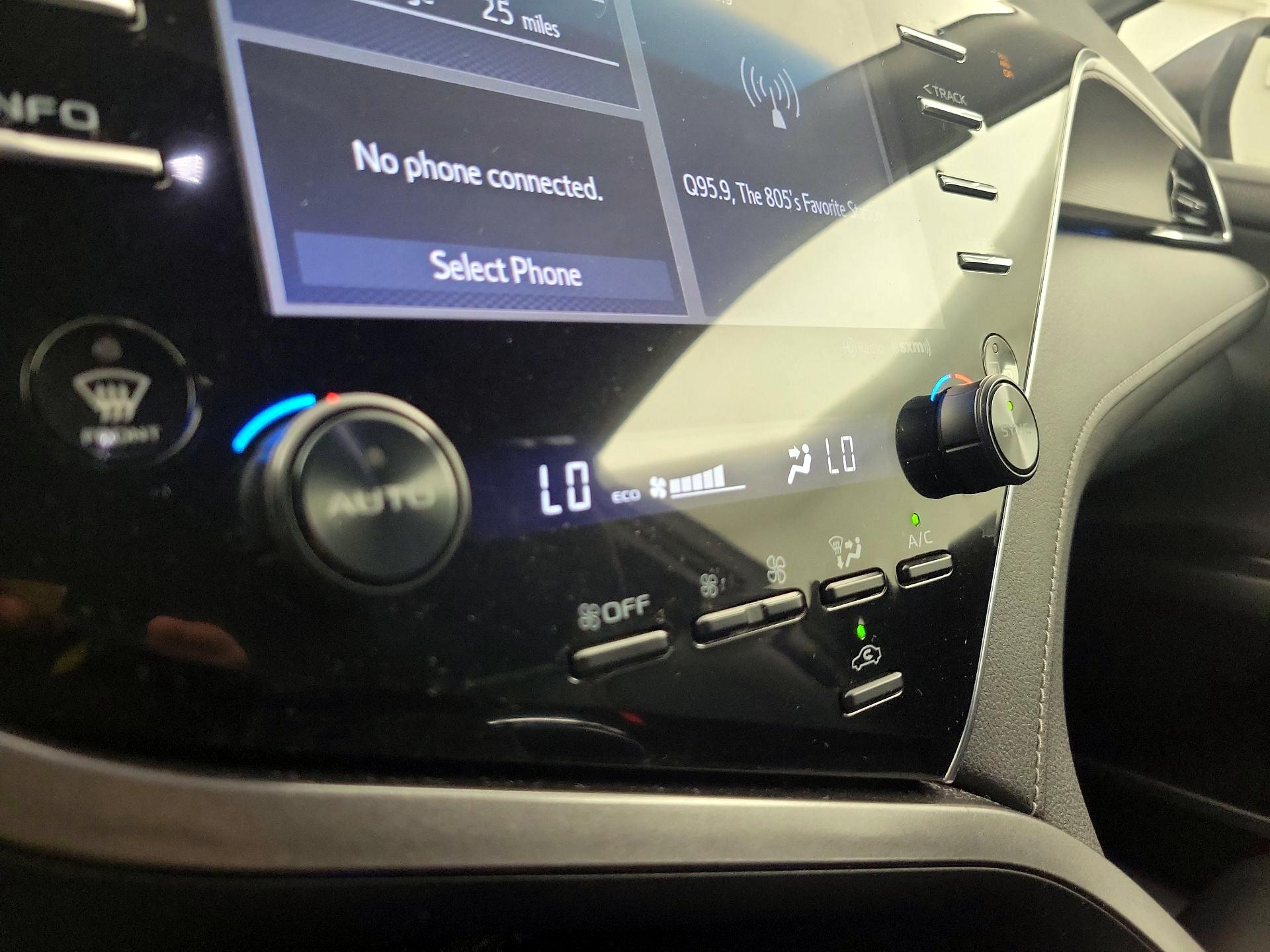 Thumbnail: 2018 Toyota Camry - 16