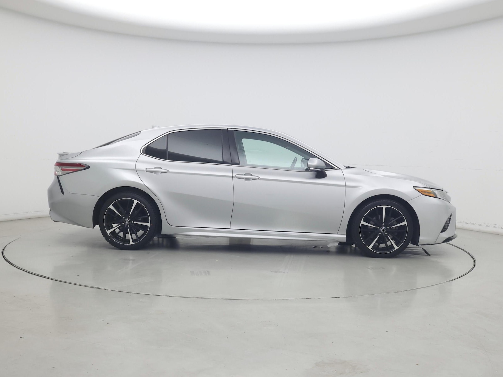 2018 Toyota Camry XSE - Photo 8