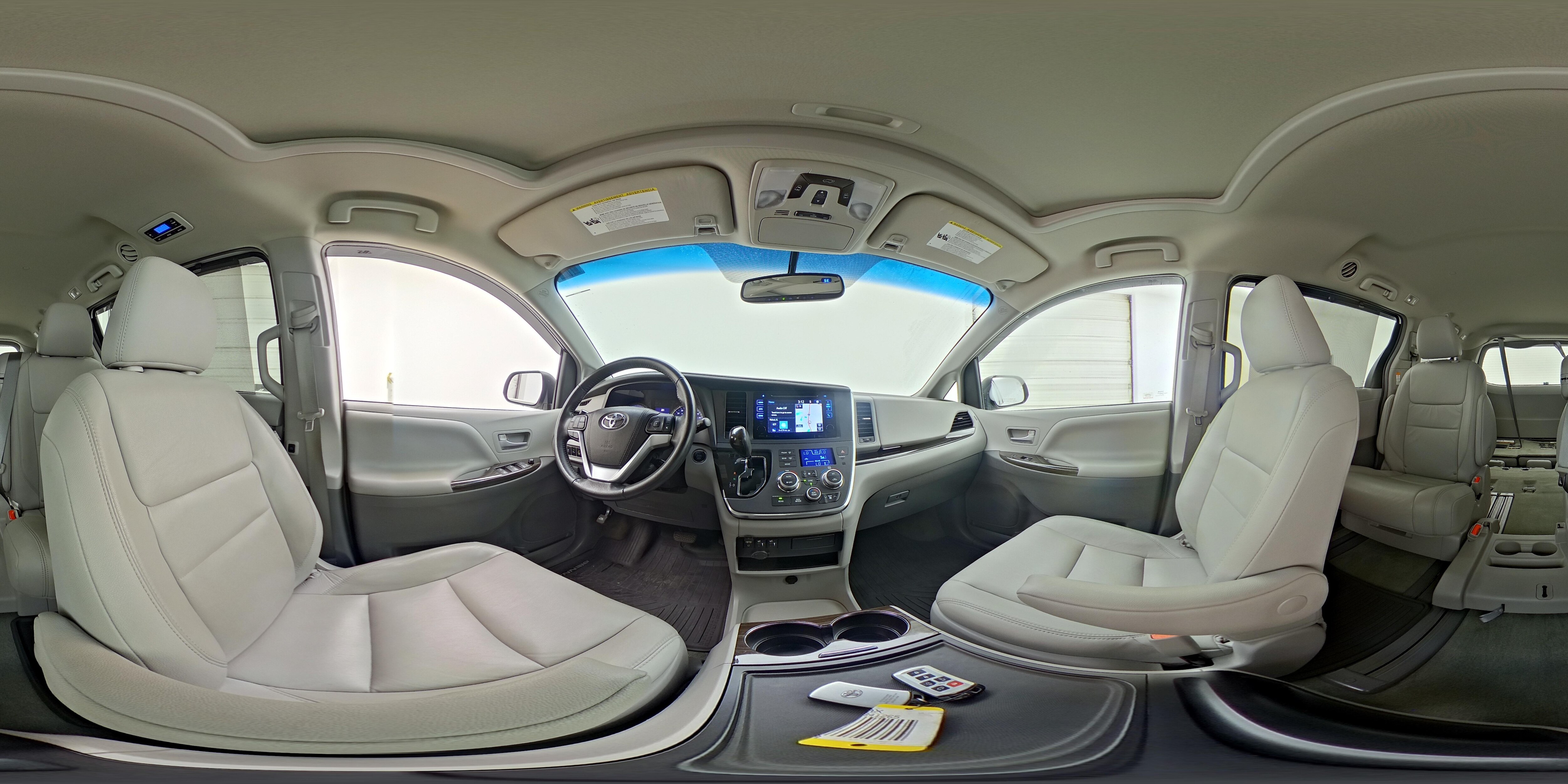 2017 Toyota Sienna XLE - Photo 27