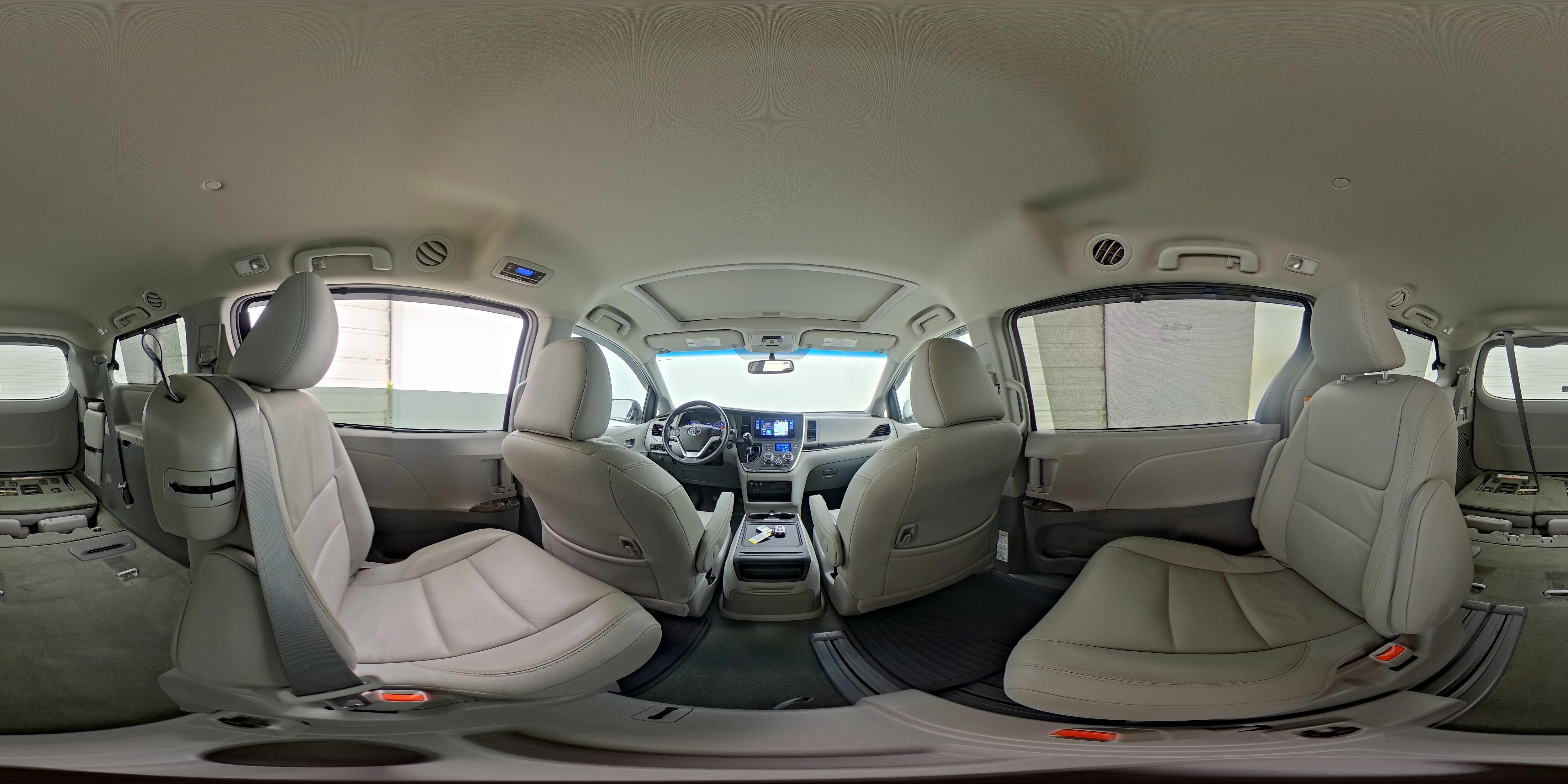 2017 Toyota Sienna XLE - Photo 28