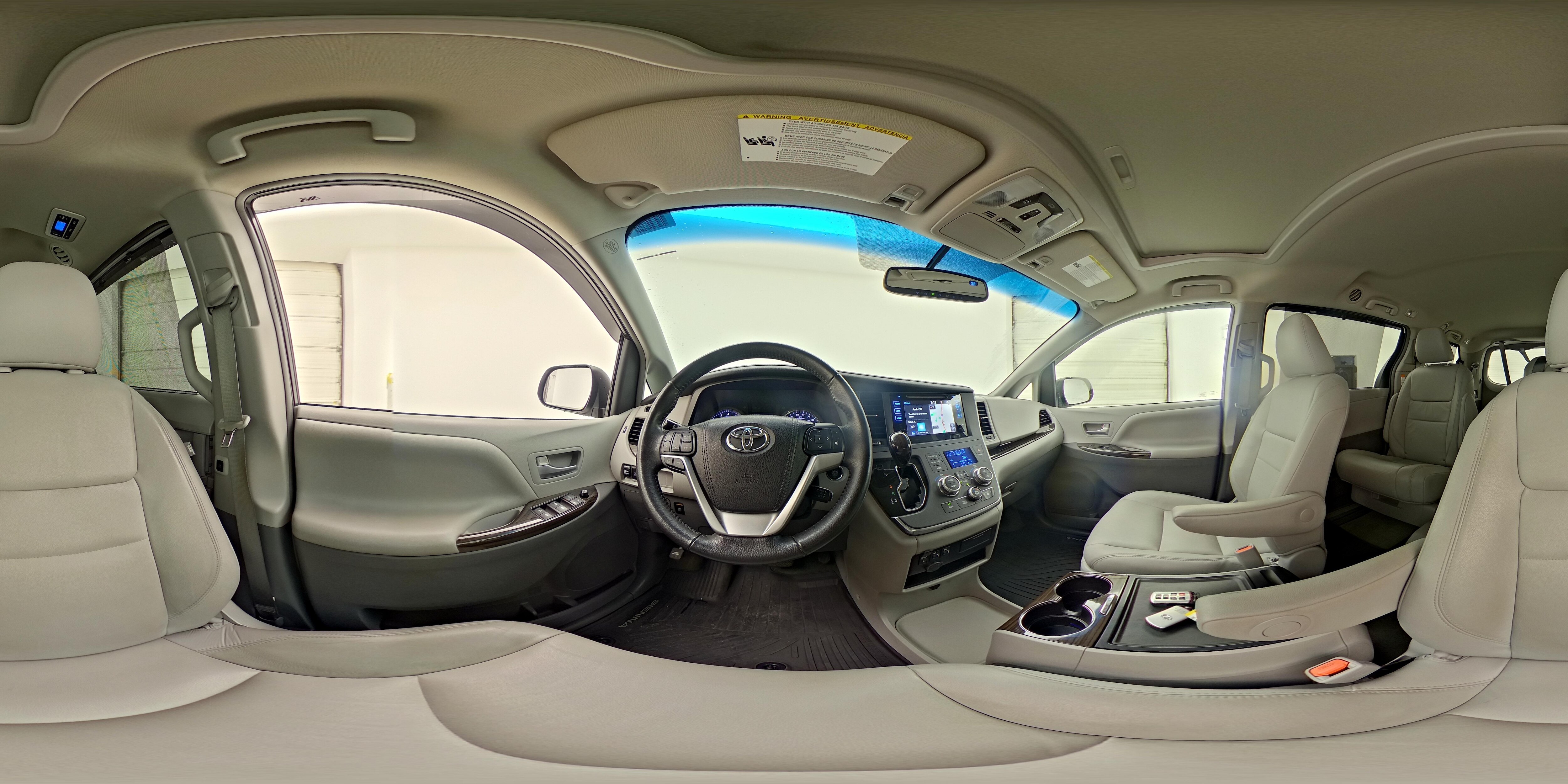 2017 Toyota Sienna XLE - Photo 29
