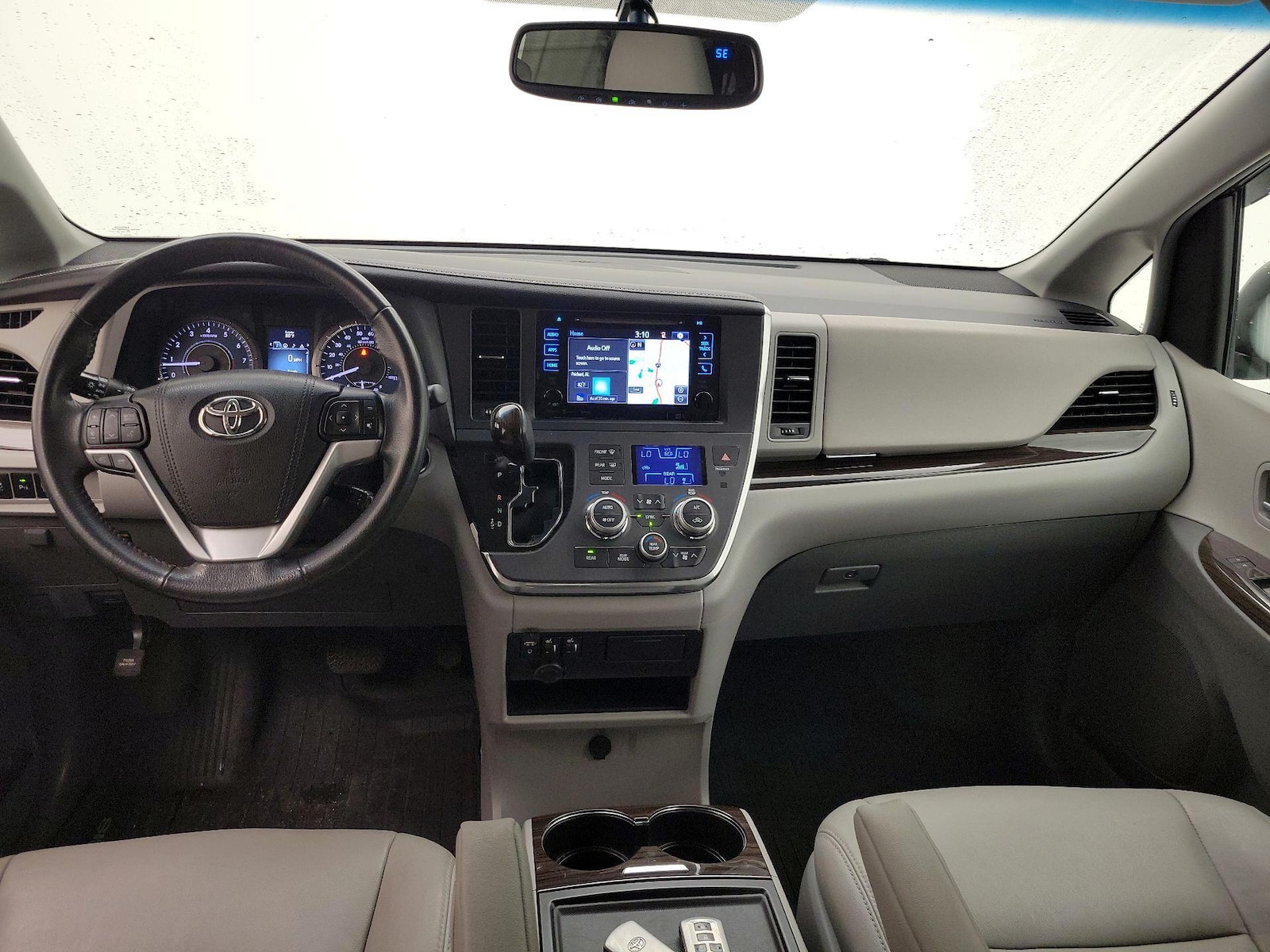 2017 Toyota Sienna XLE - Photo 10