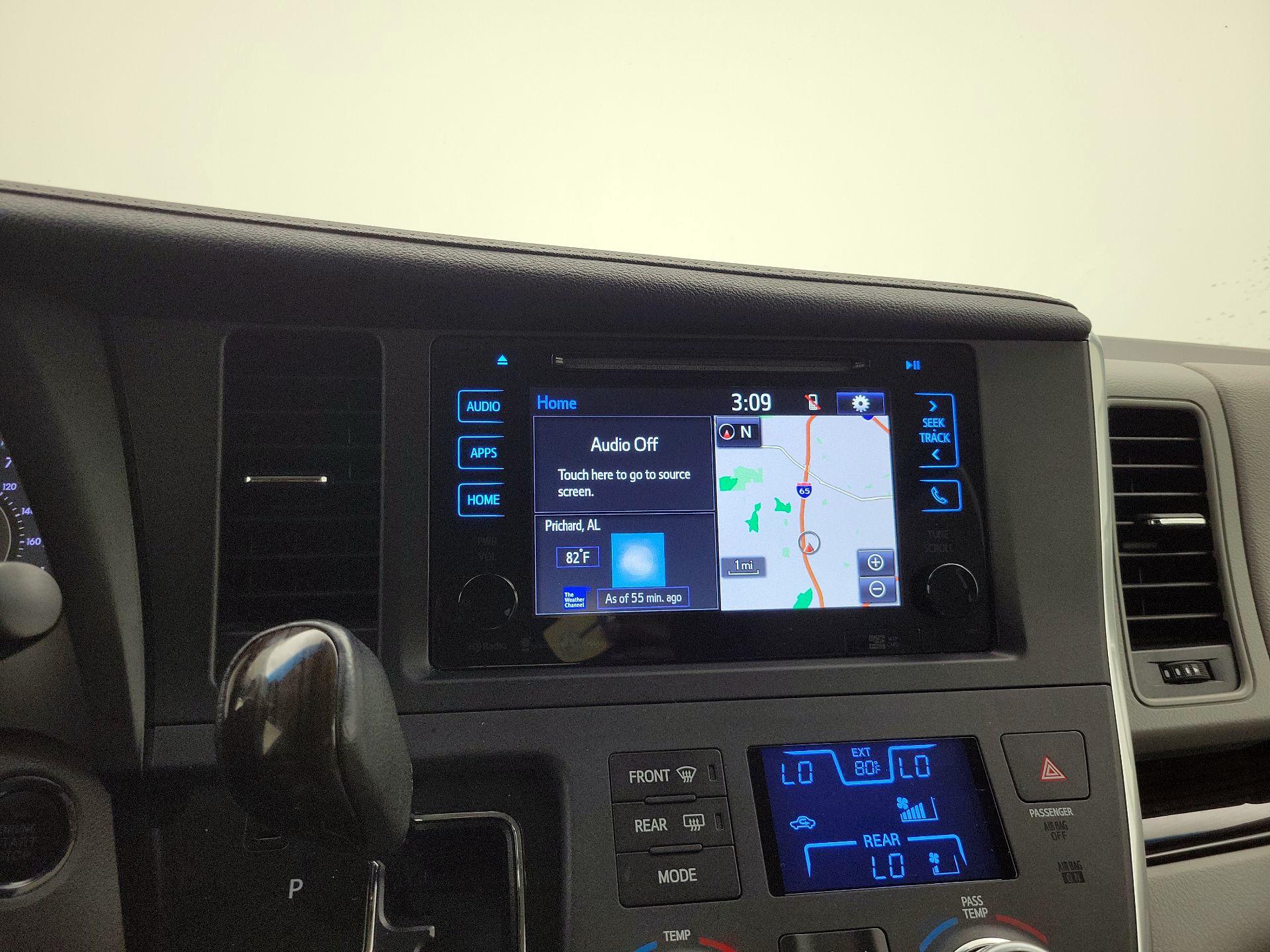 Thumbnail: 2017 Toyota Sienna - 15