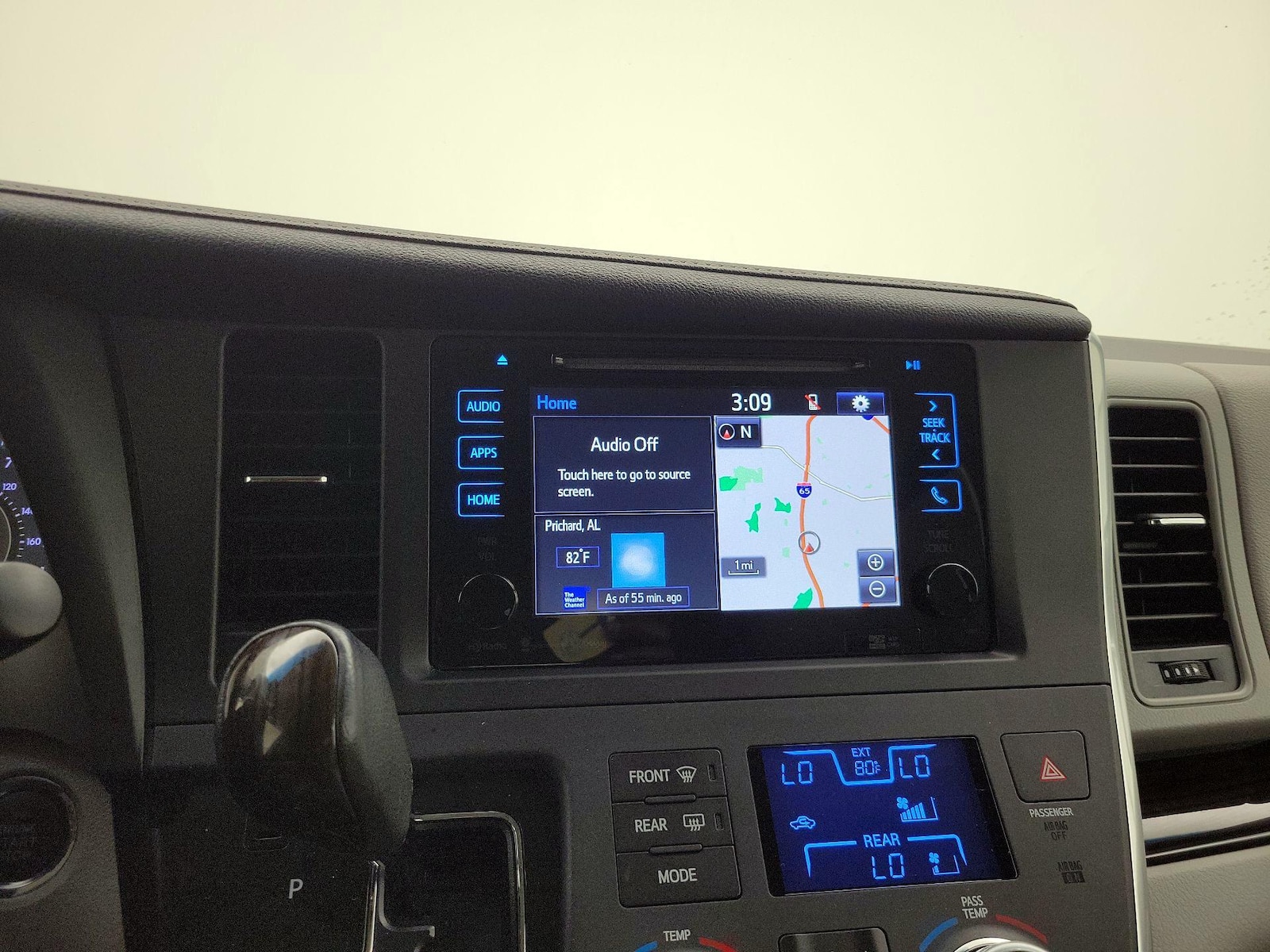 2017 Toyota Sienna XLE - Photo 16