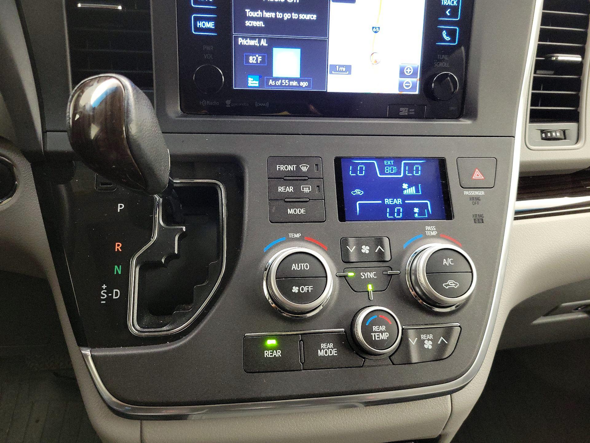 Thumbnail: 2017 Toyota Sienna - 16