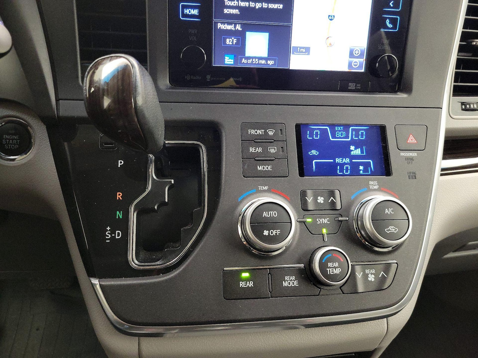 2017 Toyota Sienna XLE - Photo 18