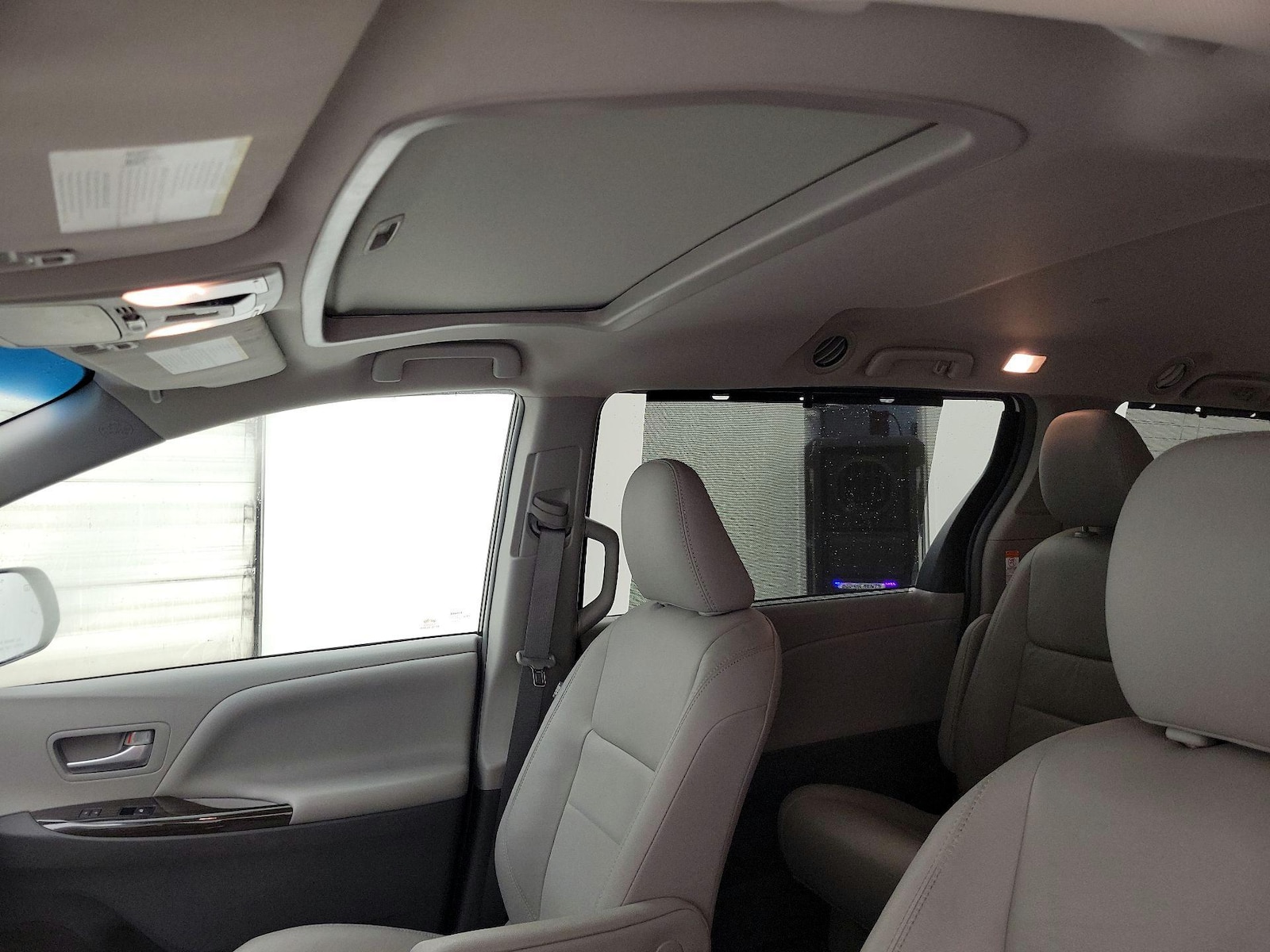 2017 Toyota Sienna XLE - Photo 20