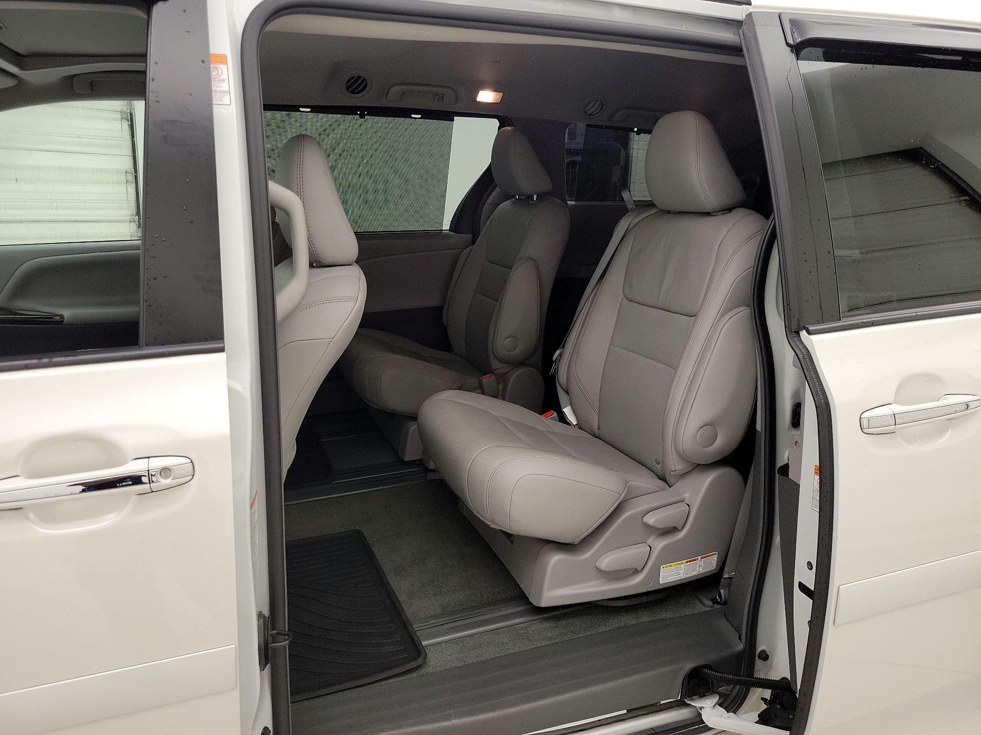 Thumbnail: 2017 Toyota Sienna - 20