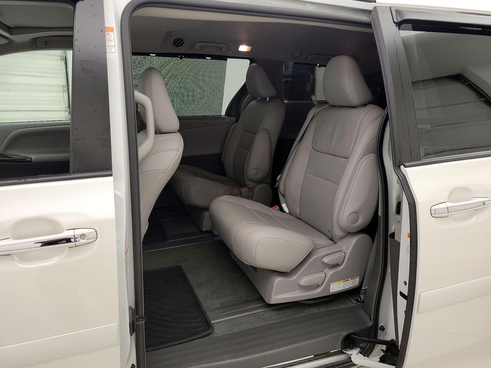 2017 Toyota Sienna XLE - Photo 21