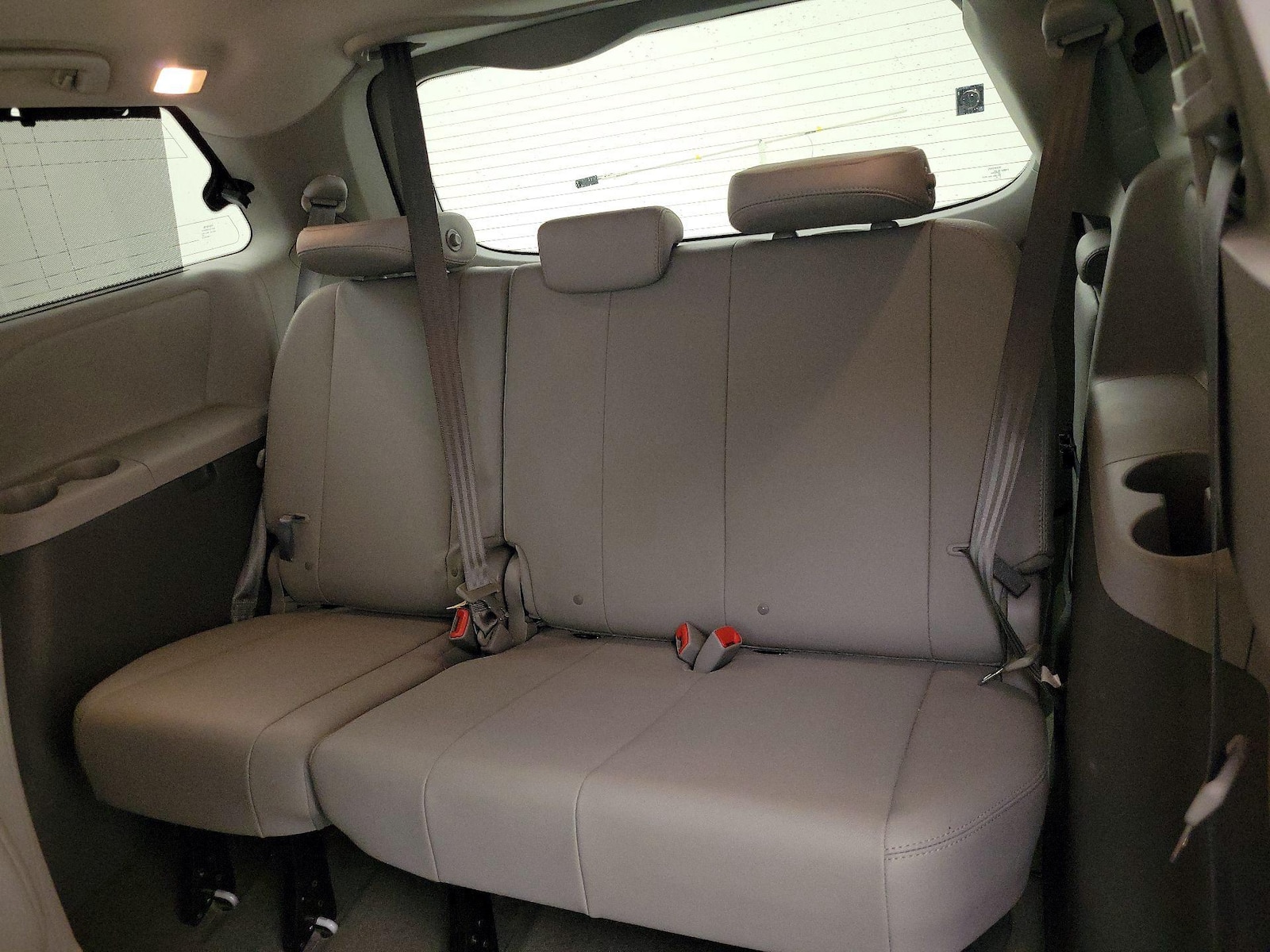 2017 Toyota Sienna XLE - Photo 22