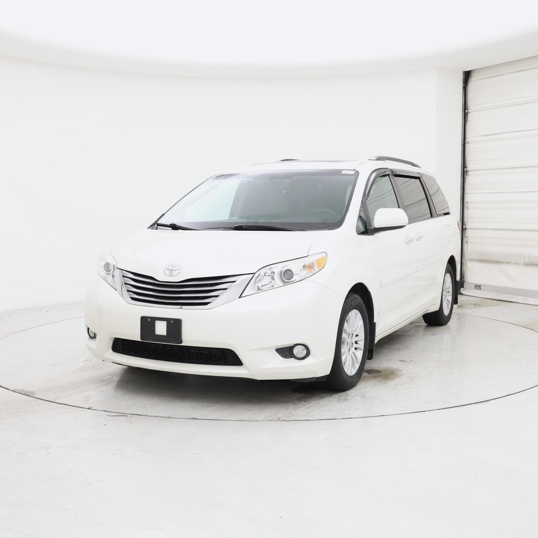 Thumbnail: 2017 Toyota Sienna - 4