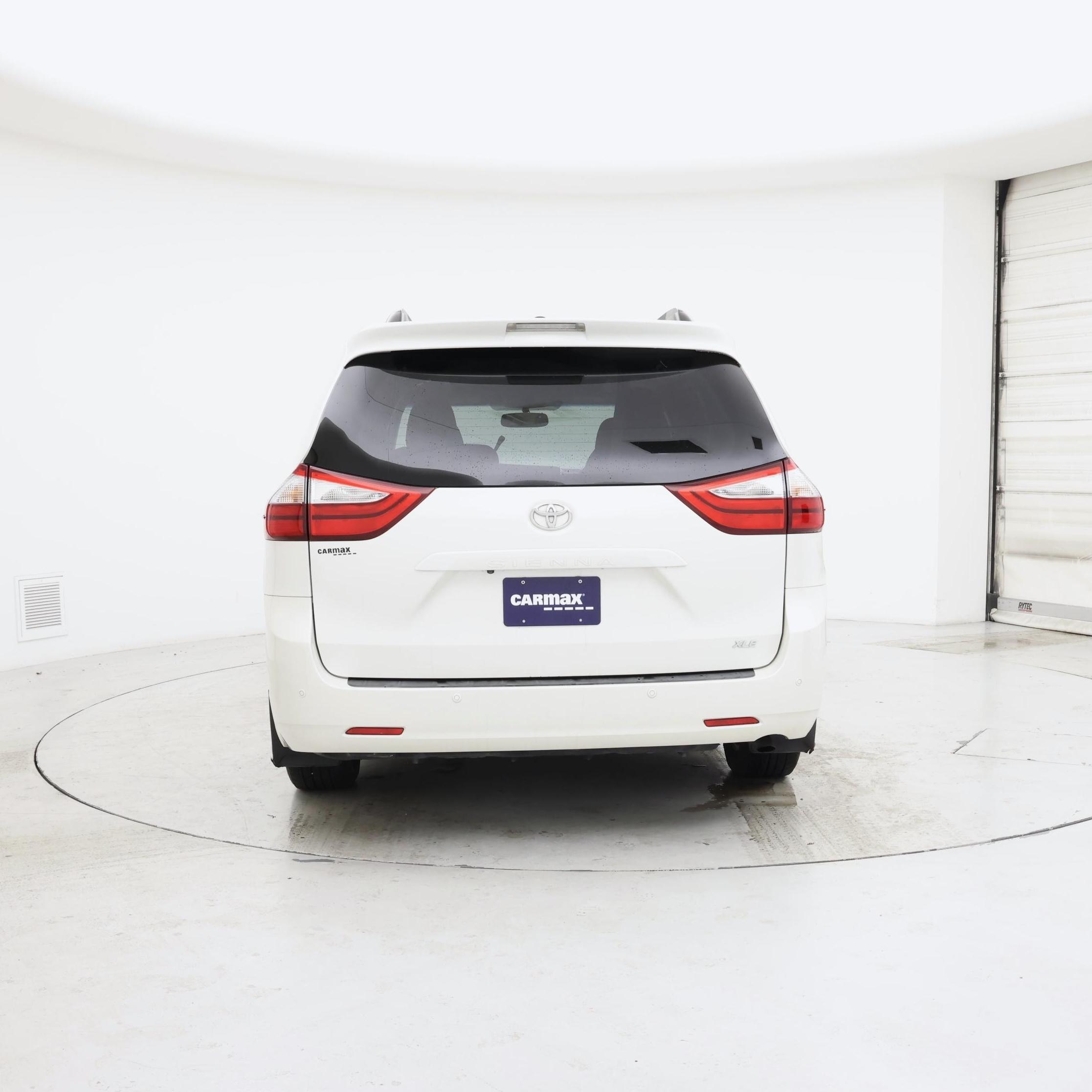 Thumbnail: 2017 Toyota Sienna - 6