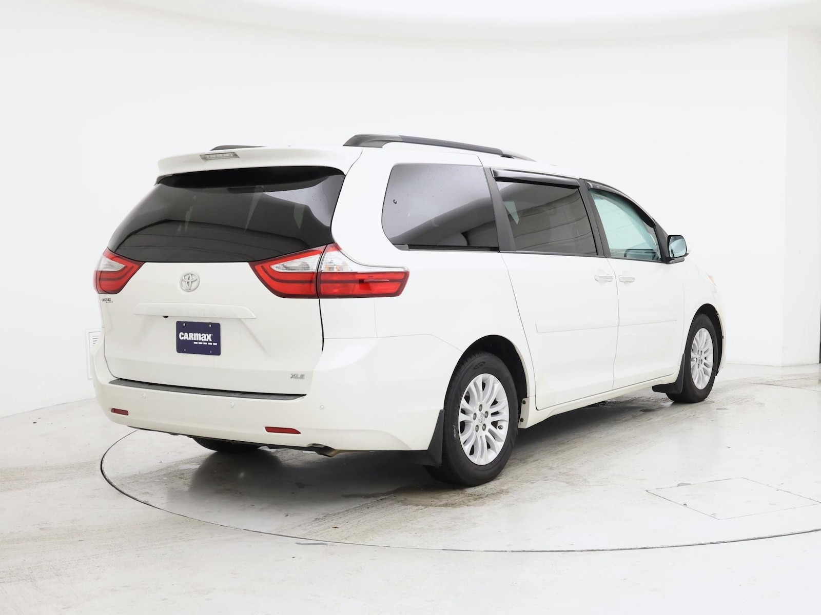 2017 Toyota Sienna XLE - Photo 9