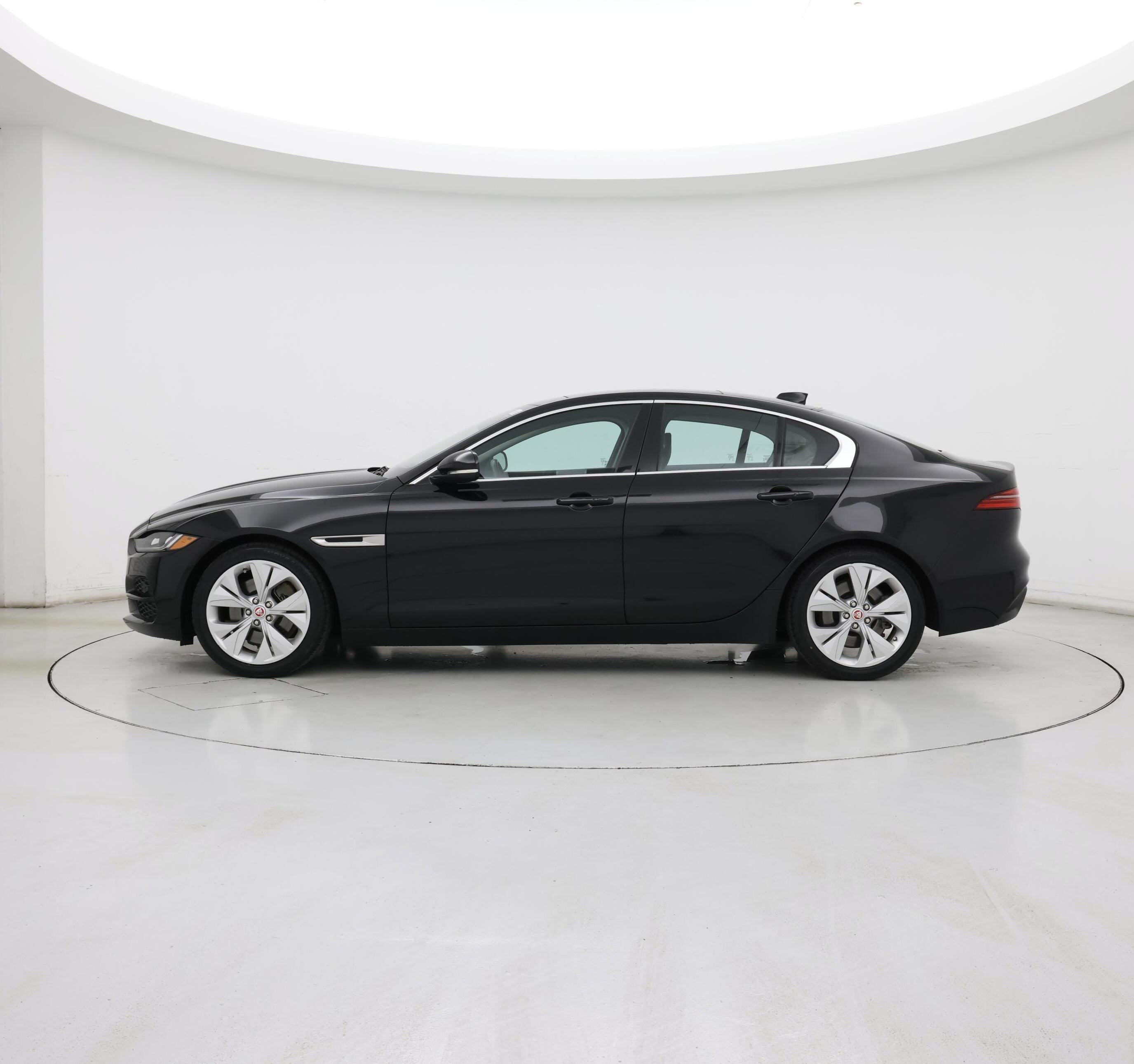 Thumbnail: 2020 Jaguar XE - 3