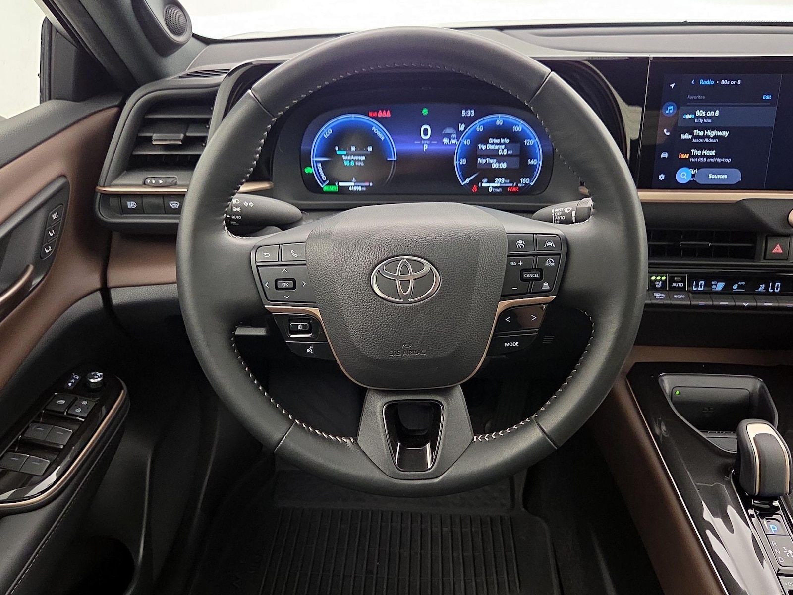2024 Toyota Crown Limited - Photo 11