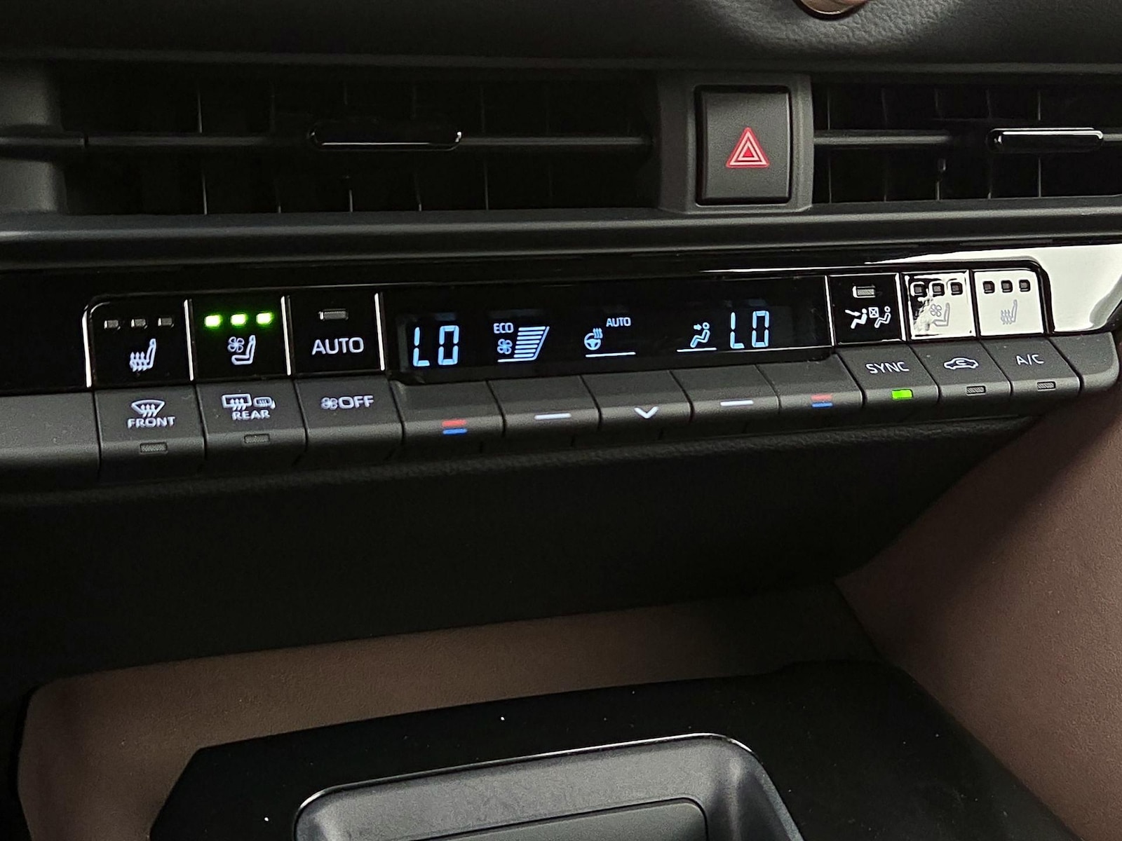 2024 Toyota Crown Limited - Photo 17