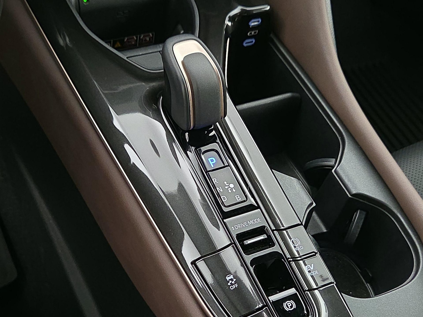 2024 Toyota Crown Limited - Photo 18