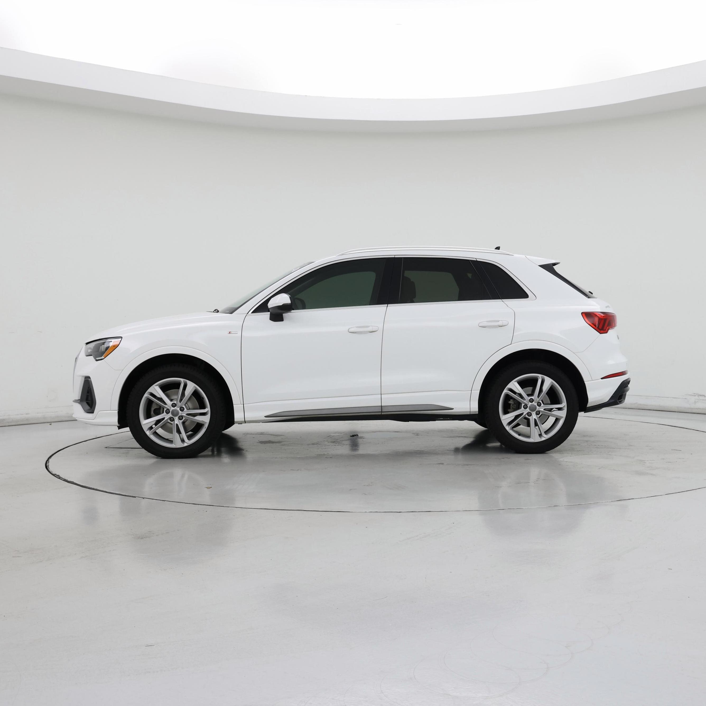Thumbnail: 2020 Audi Q3 - 3