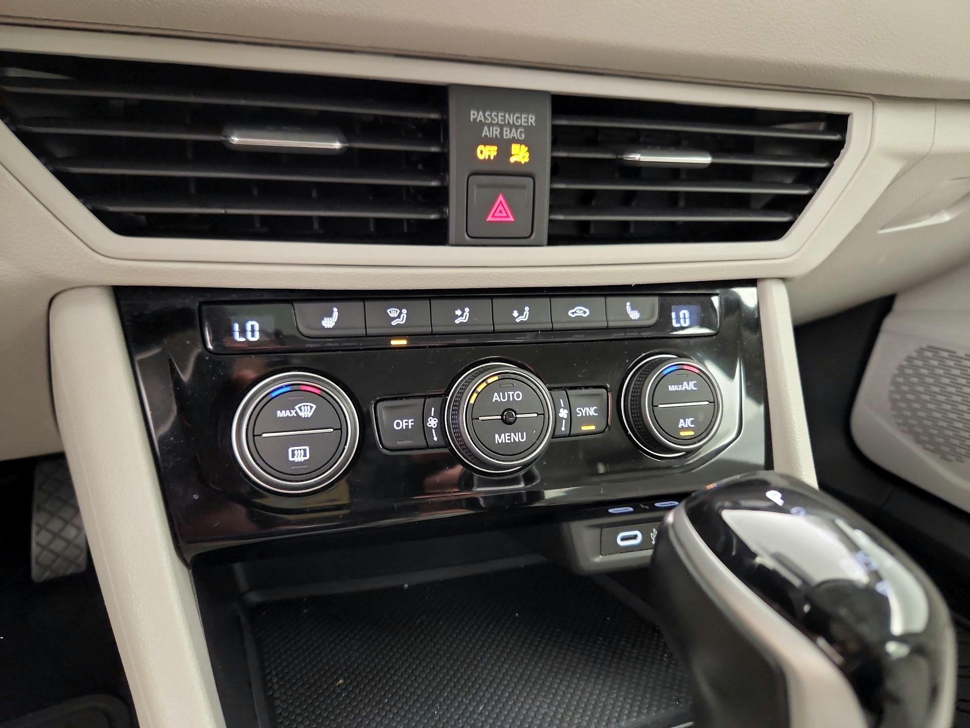 Thumbnail: 2023 Volkswagen Jetta - 16