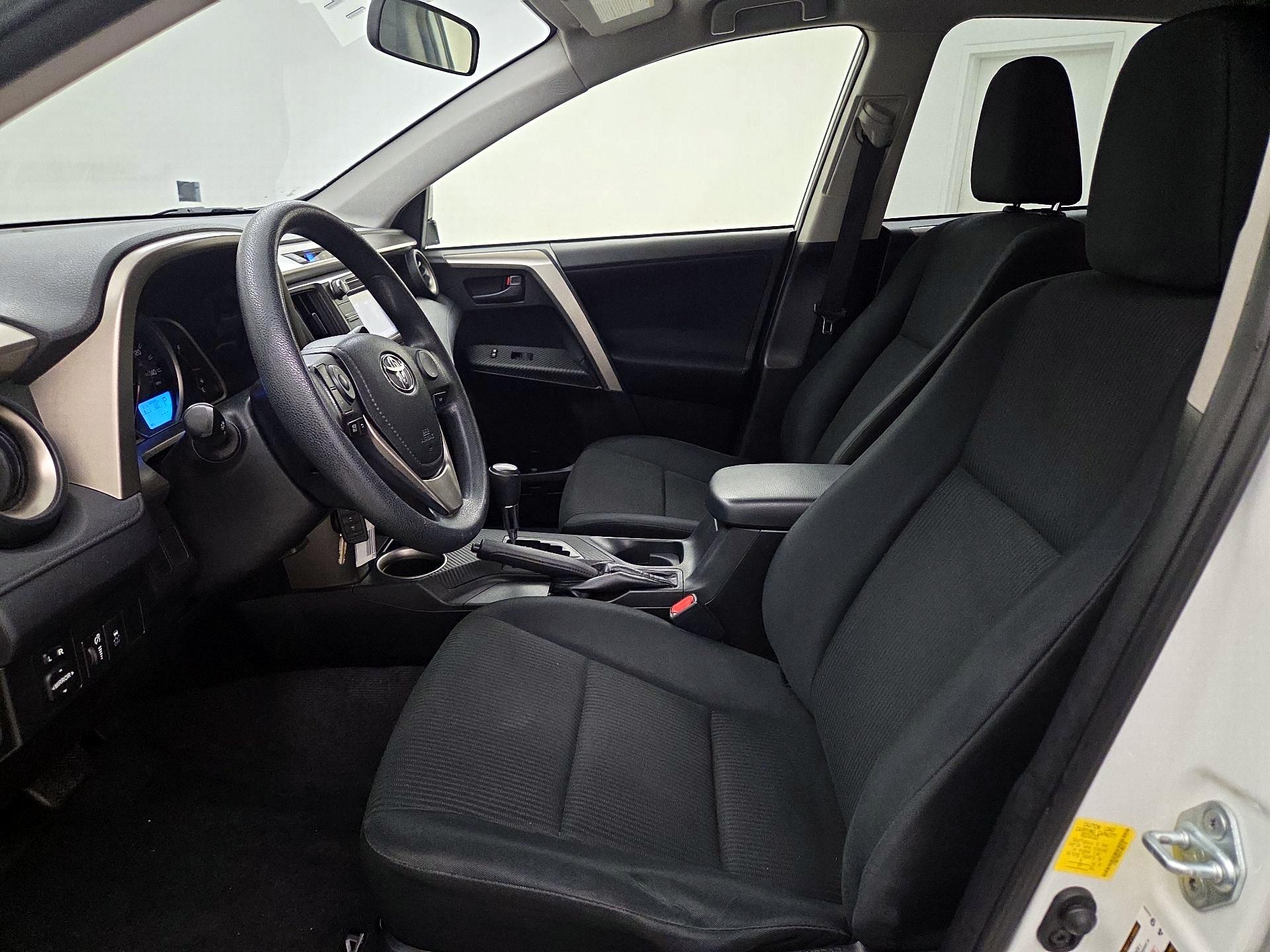 Thumbnail: 2015 Toyota RAV4 - 11