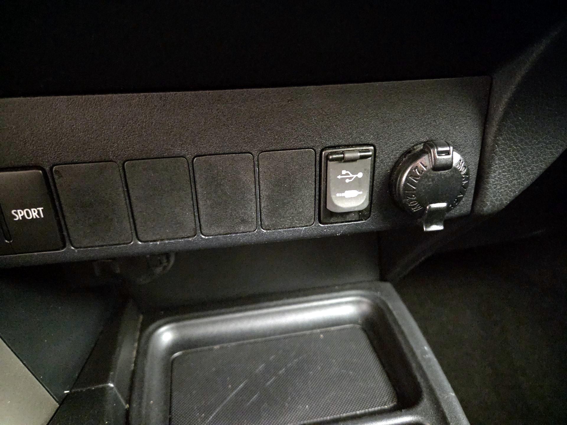 Thumbnail: 2015 Toyota RAV4 - 18