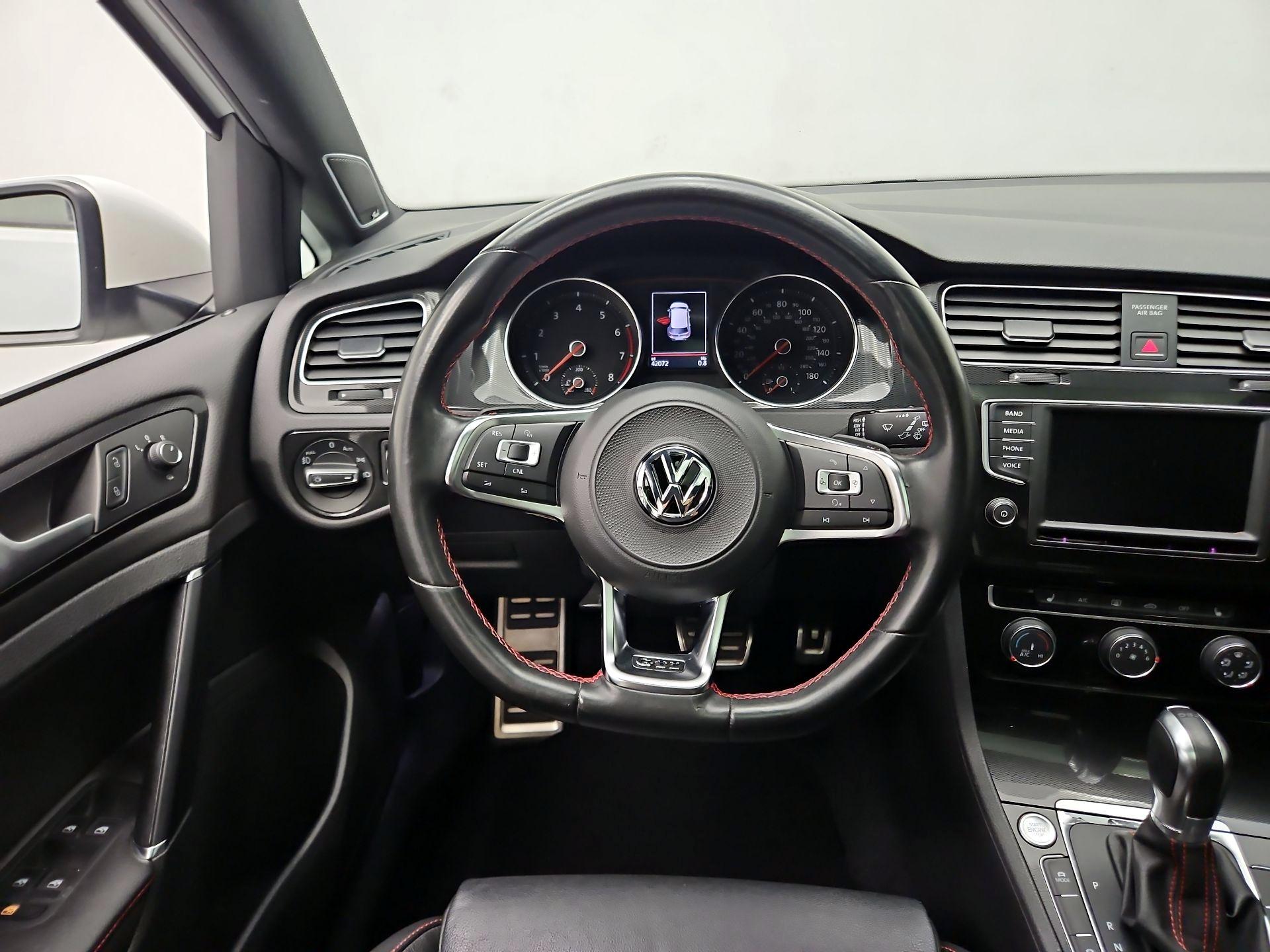 Thumbnail: 2017 Volkswagen Golf - 10