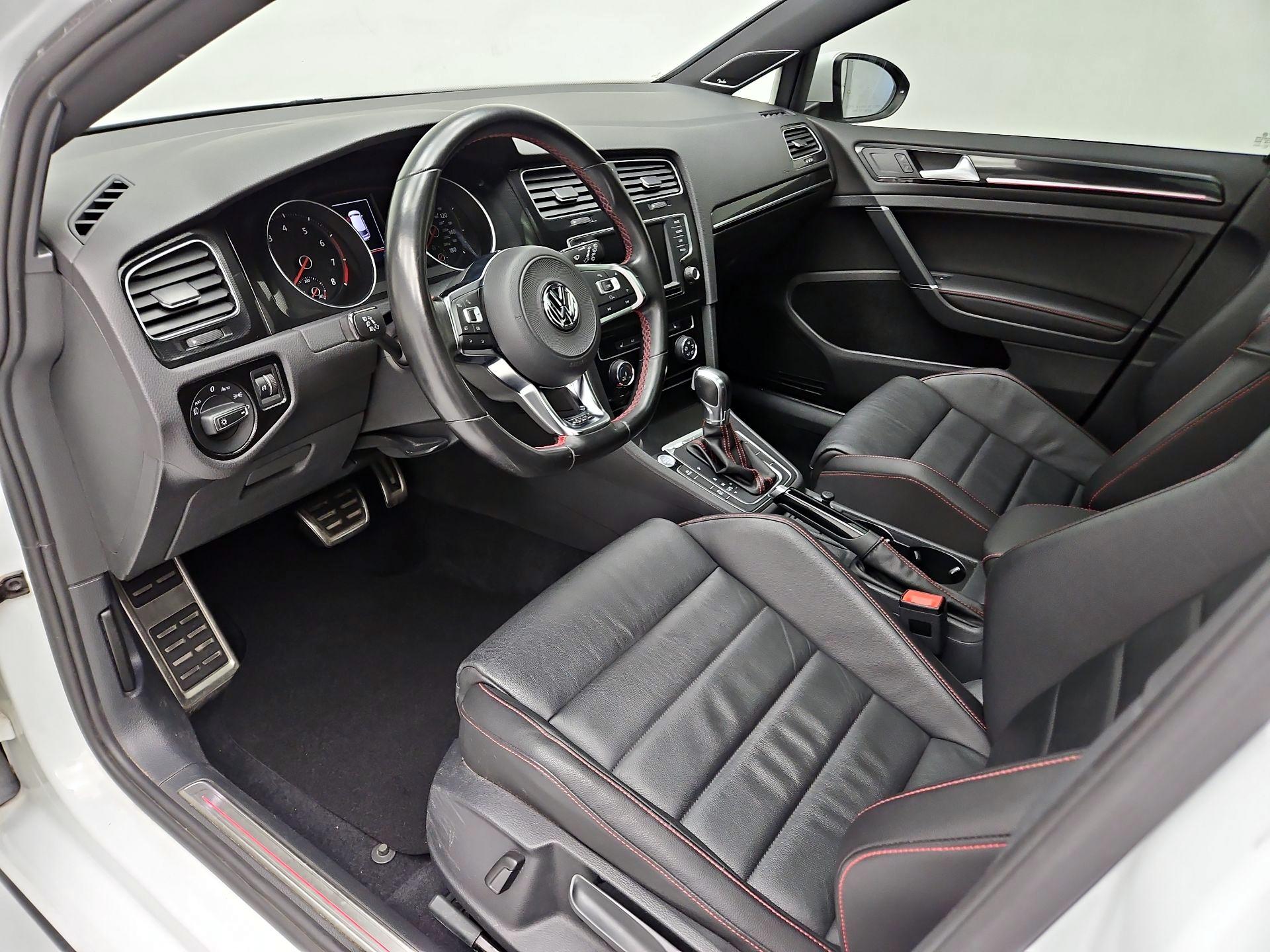Thumbnail: 2017 Volkswagen Golf - 11