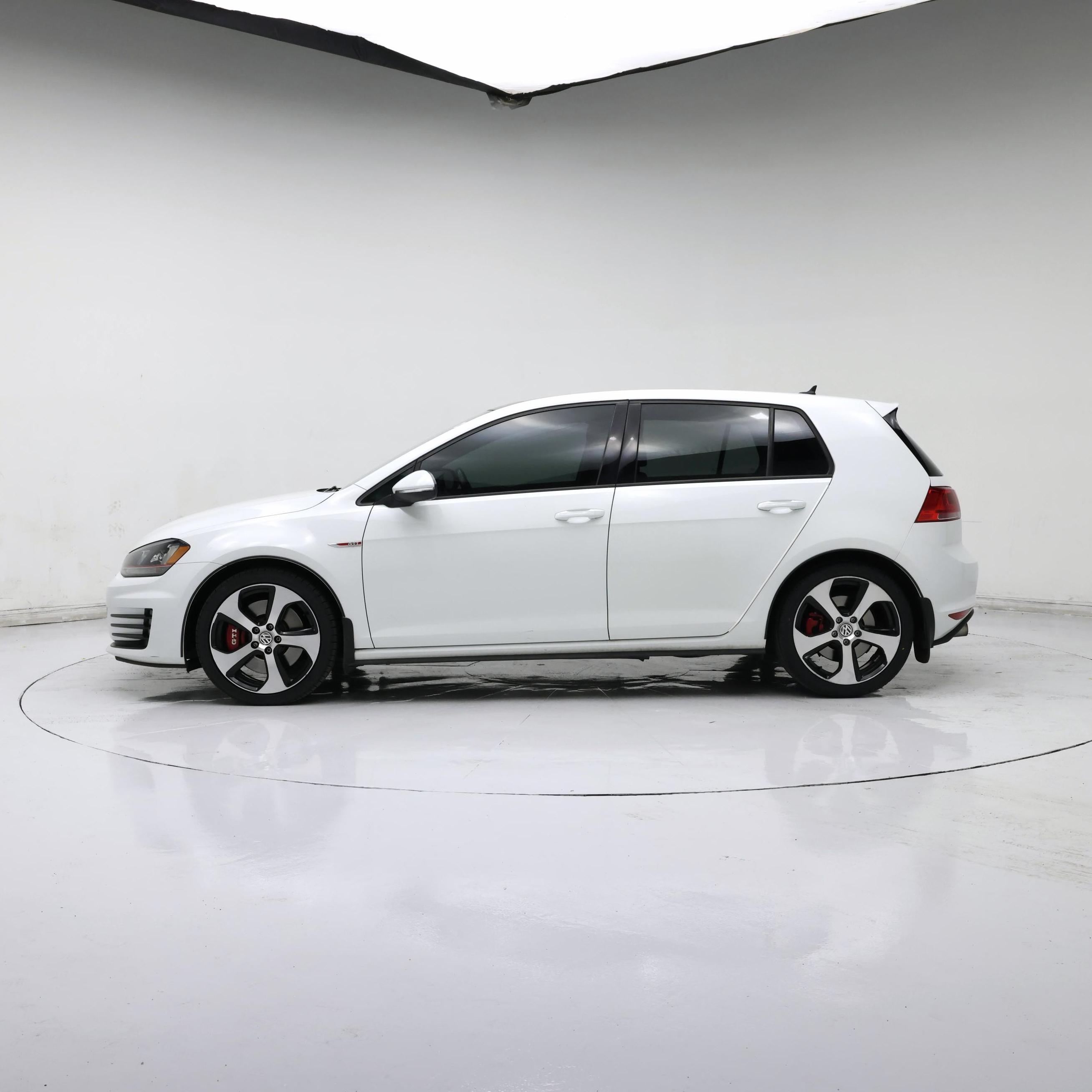 Thumbnail: 2017 Volkswagen Golf - 3