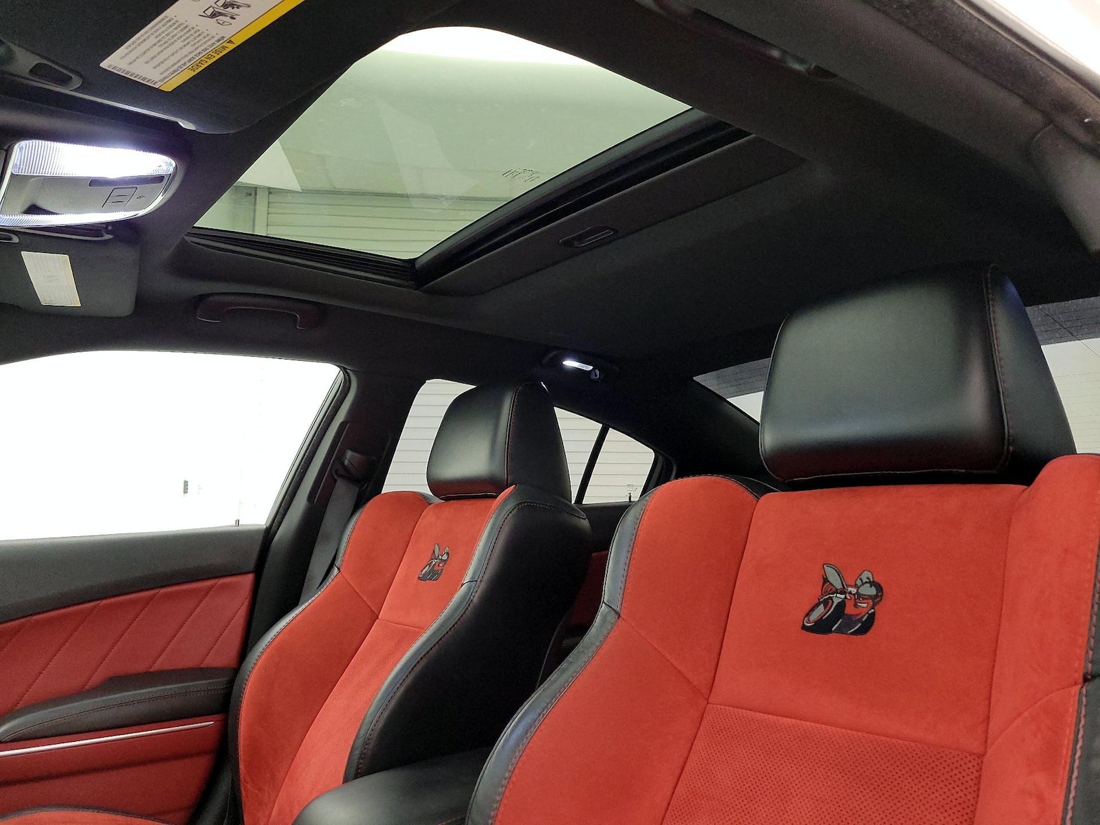 Sunroof(s) & Overhead Airbags