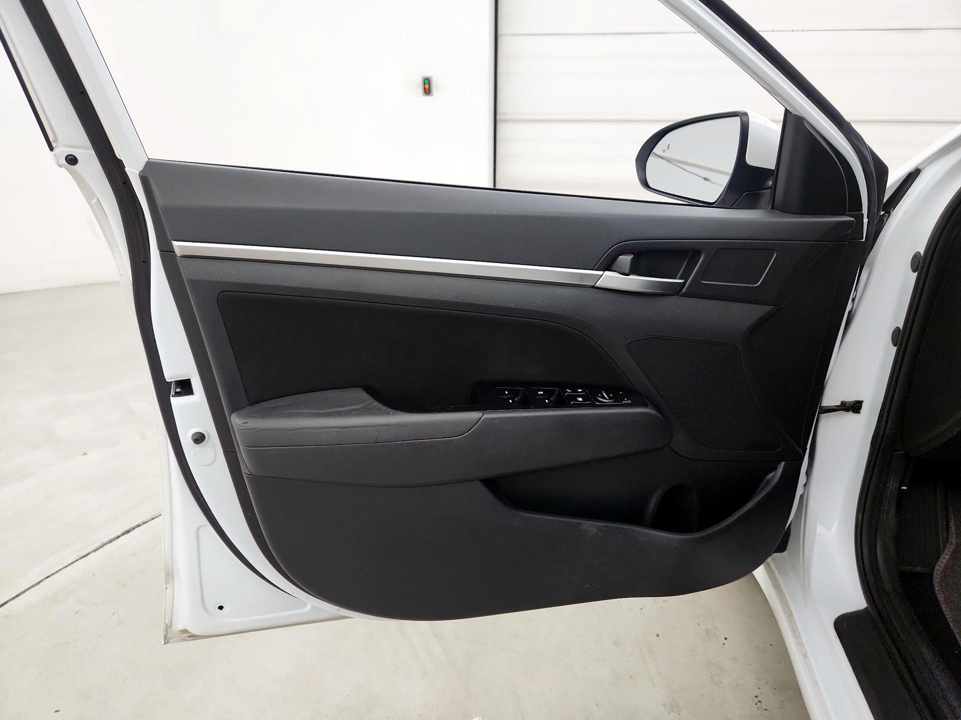 Thumbnail: 2019 Hyundai Elantra - 12