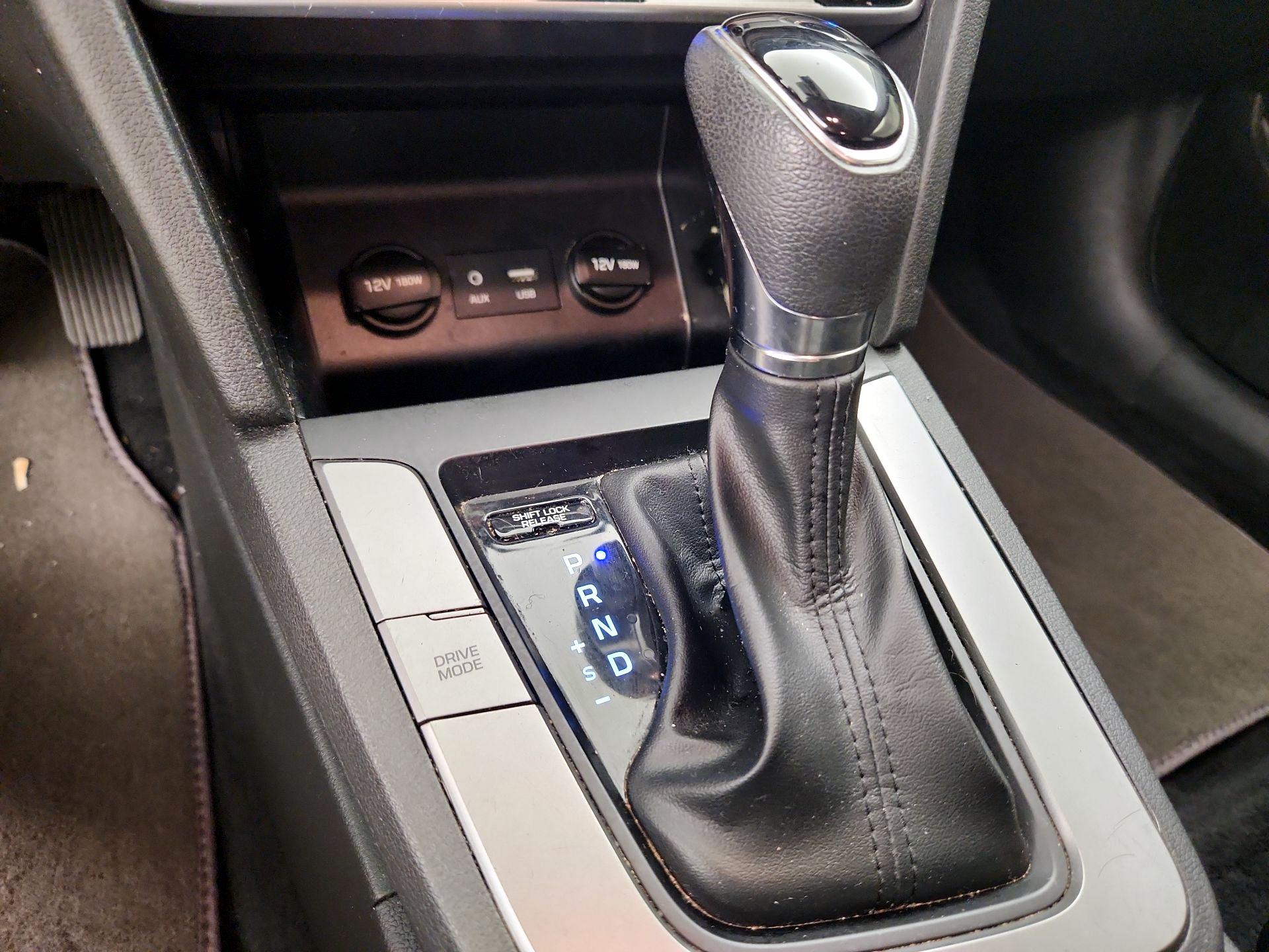 Thumbnail: 2019 Hyundai Elantra - 17
