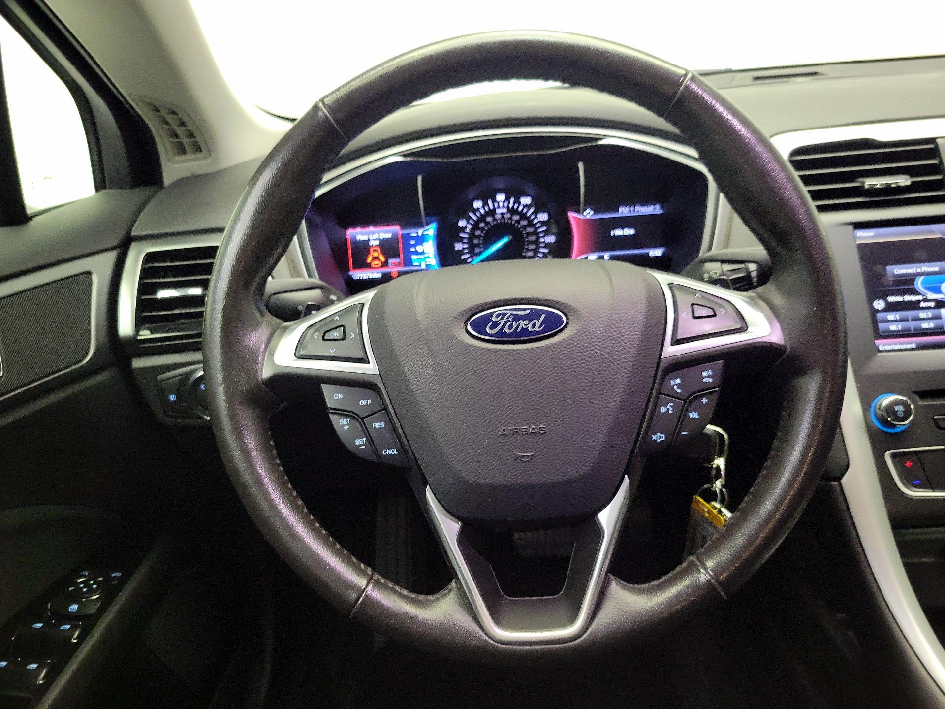 Thumbnail: 2016 Ford Fusion - 10