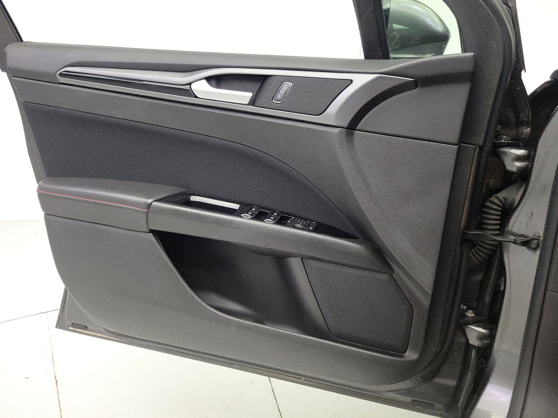 Thumbnail: 2016 Ford Fusion - 12