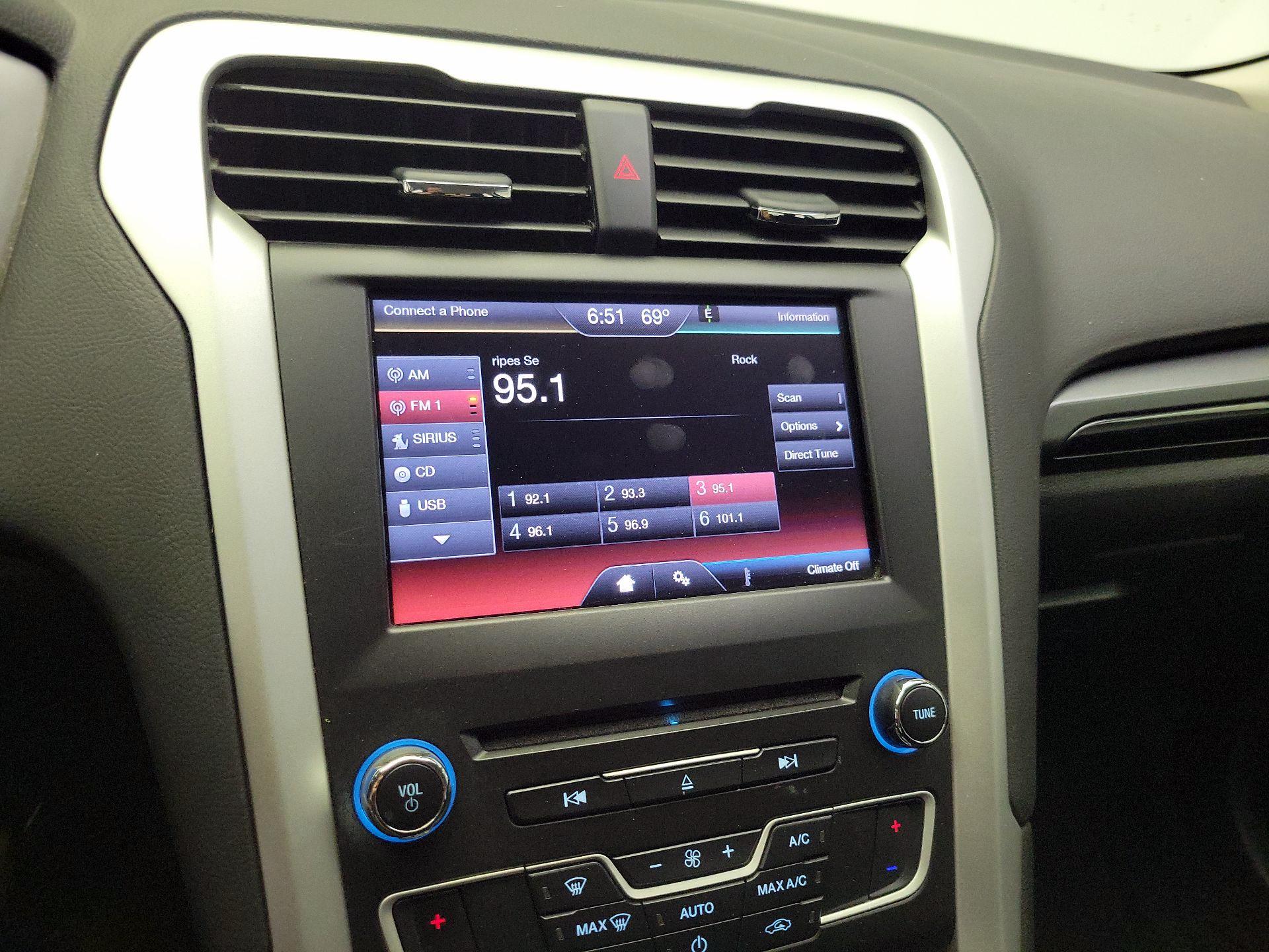 Thumbnail: 2016 Ford Fusion - 15