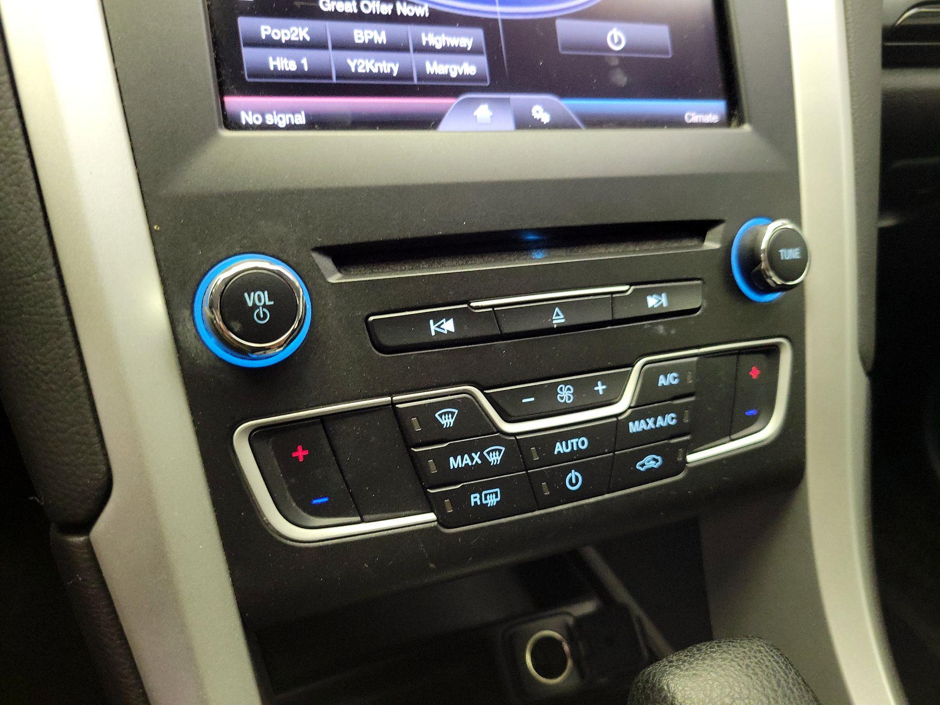 Thumbnail: 2016 Ford Fusion - 16