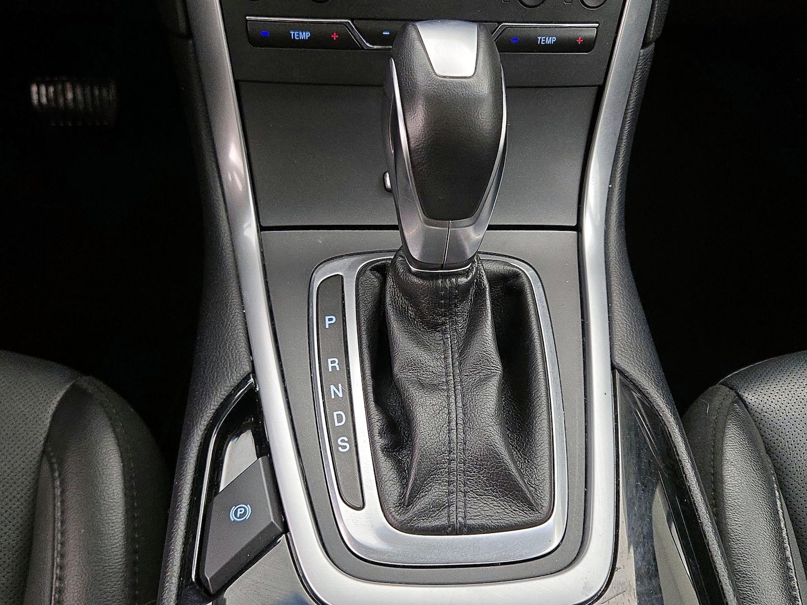 2018 Ford Edge Titanium - Photo 19