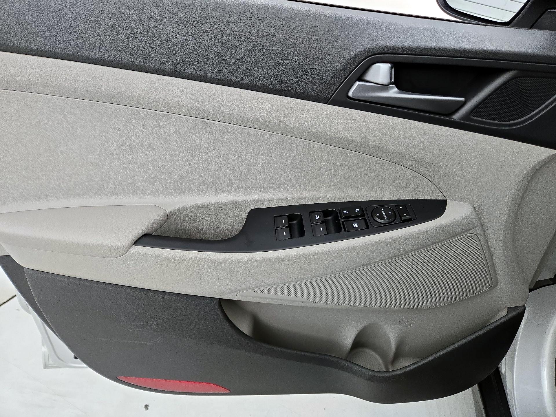Thumbnail: 2016 Hyundai Tucson - 12